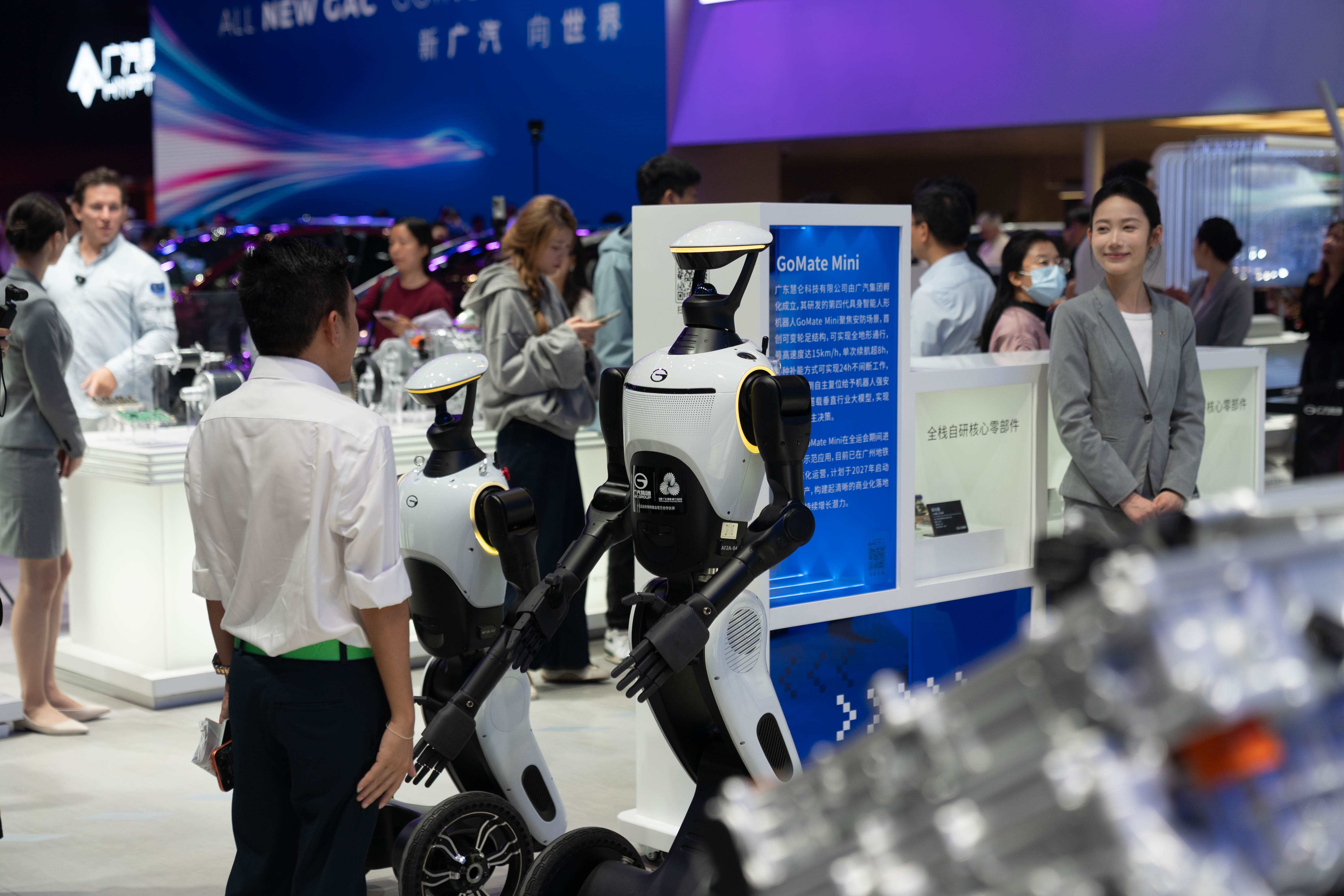  A humanoid robot designed by an automotive company attracts a visitor at the 2026 Beijing Automotive Exhibition on April 24, 2026. /CGTN Photographer Qu Bo