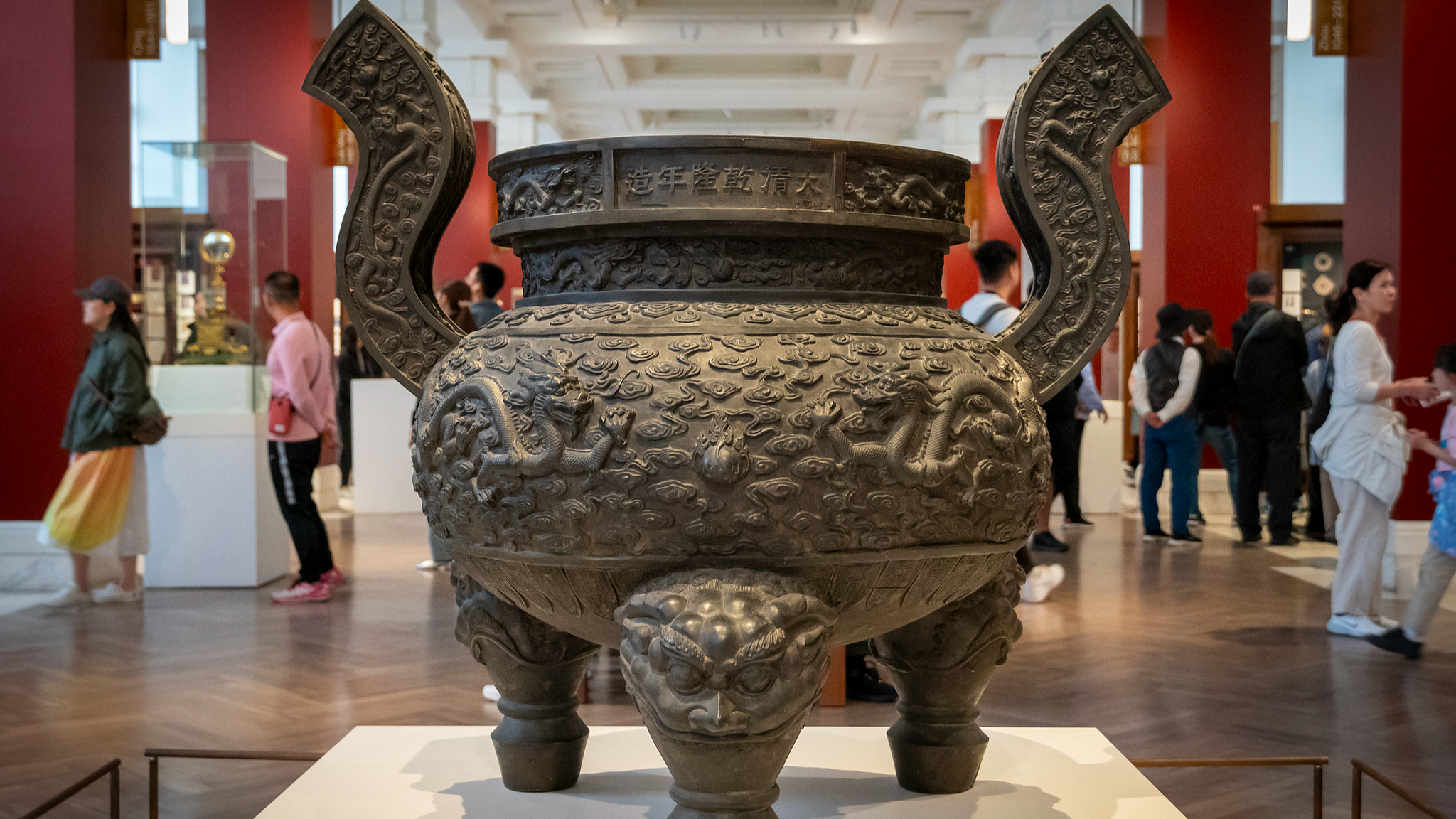  A Chinese artifact, a tripod incense burner made during the Qianlong period of the Qing Dynasty, is displayed at the British Museum, London, England, June 22, 2024. /CFP
