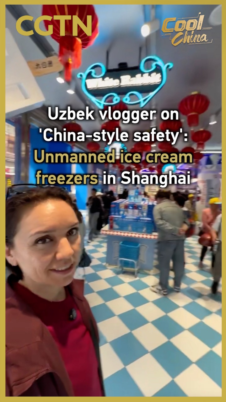 Uzbek vlogger tries unmanned ice cream freezers in Shanghai 