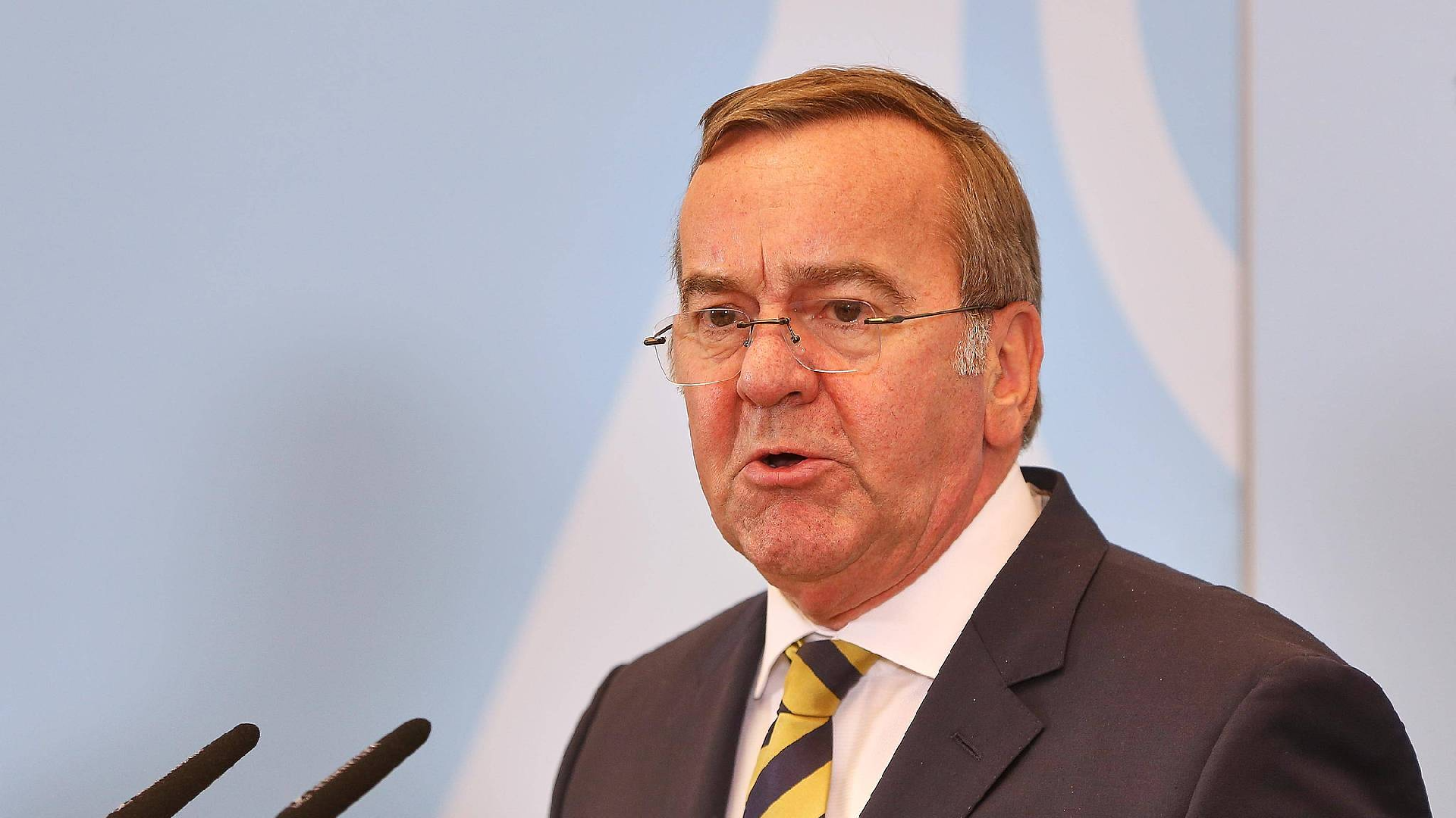 Germany to dispatch minehunter to Mediterranean, defense minister says