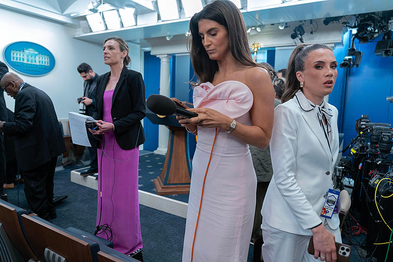 Reporters dressed in evening attire wait for US President Donald Trump to speak in the James Brady Press Briefing Room at the White House after a shooting incident outside the ballroom at the annual White House Correspondents' Association Dinner in Washington, DC, US, April 25, 2026. /VCG