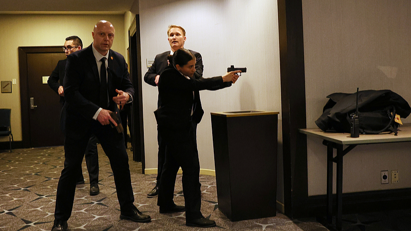 Members of law enforcement respond during the White House correspondents dinner at the Washington Hilton in Washington, D.C., US, April 25, 2026. /VCG