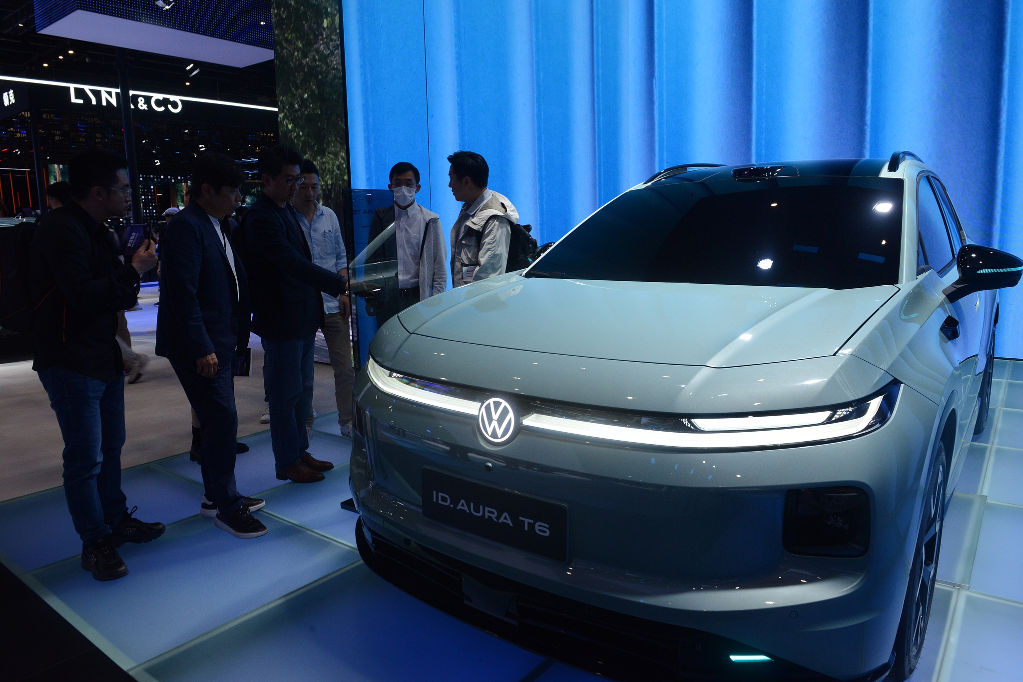 A wave of electrification and intelligence trends led by Chinese auto brands has become a focal point at the ongoing Beijing Auto Show 2026. The picture shows a Volkswagen ID. AURA T6 model at the exhibition site, Beijing, China, April 26, 2026. /VCG