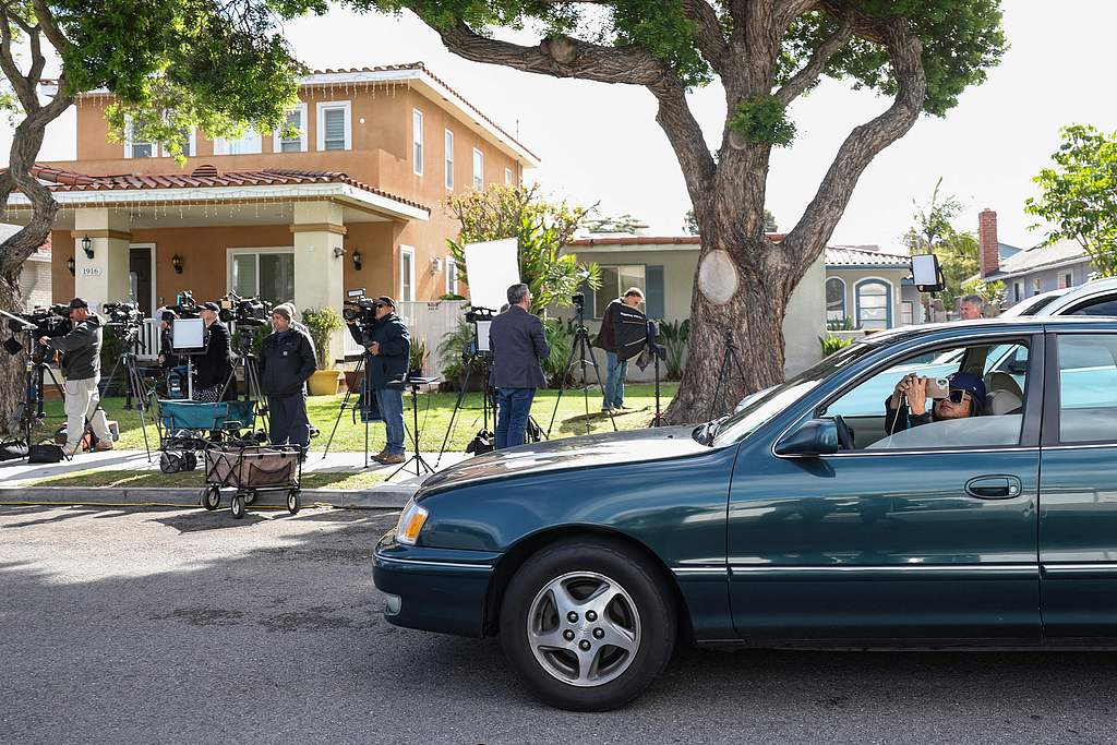 Media gather outside the home of the suspect in the White House Correspondents' Dinner Shooting, Torrance, California, US, April 26, 2026. /VCG