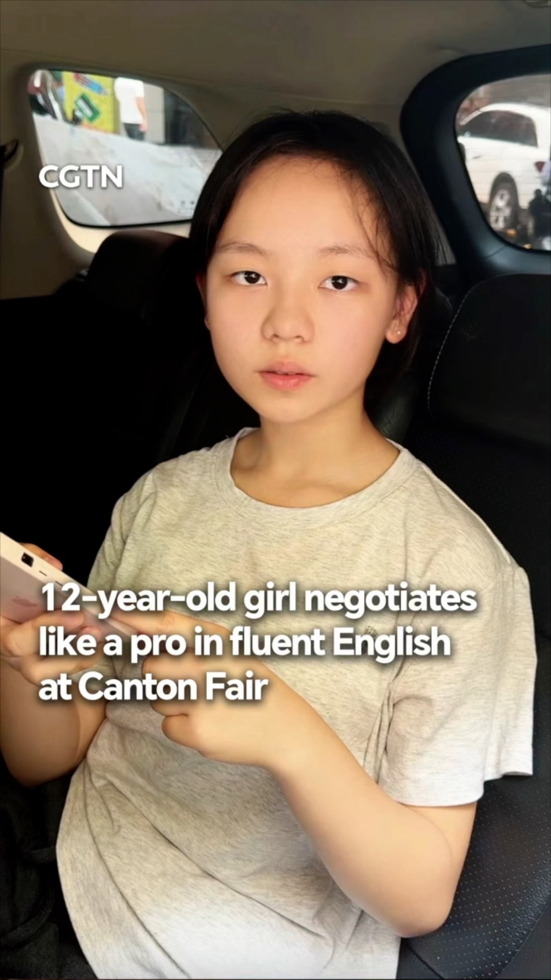 12-year-old girl negotiates like a pro in fluent English at Canton Fair