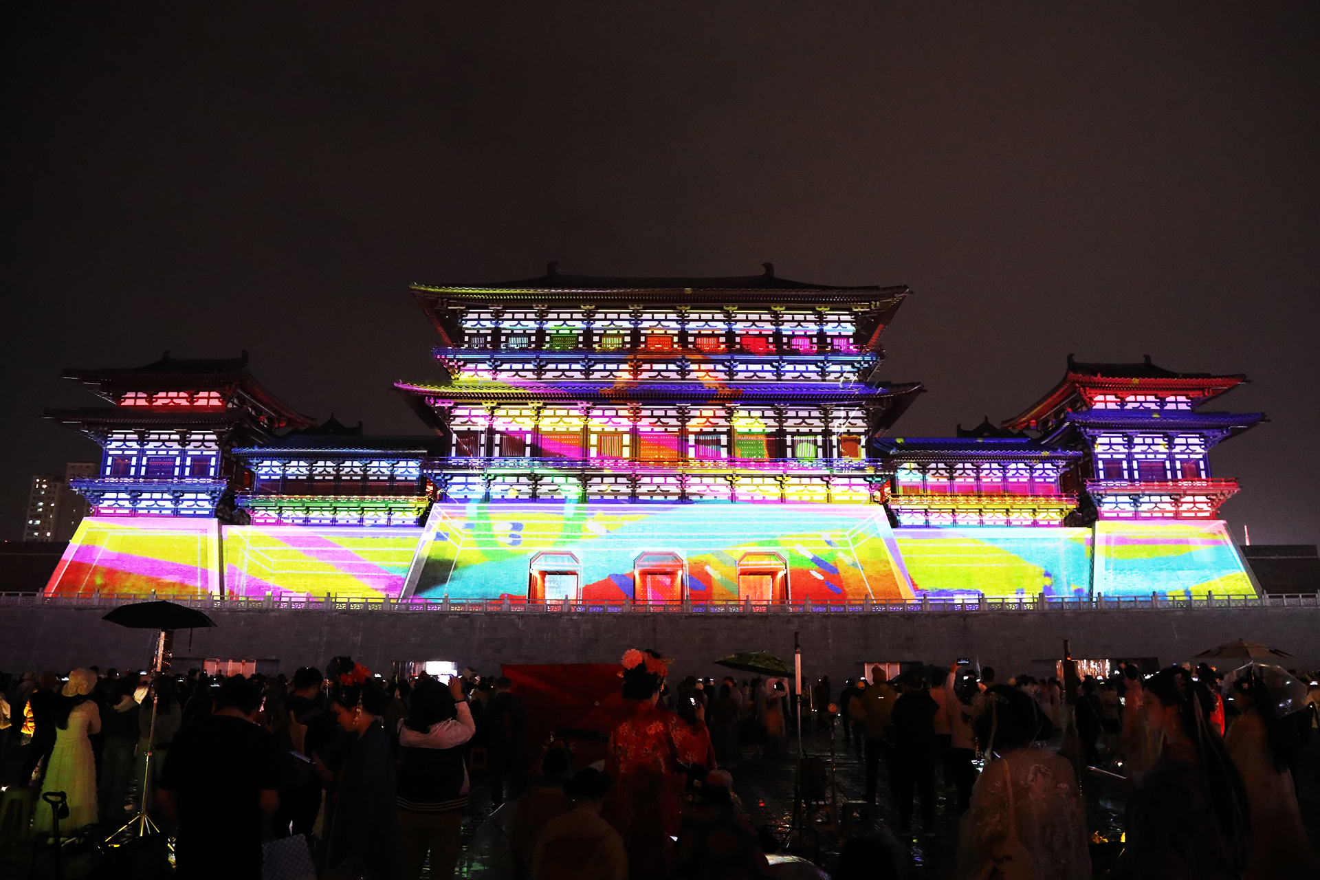 A view of the 3D projection show at Yingtianmen Gate in Luoyang, Henan Province. /CGTN