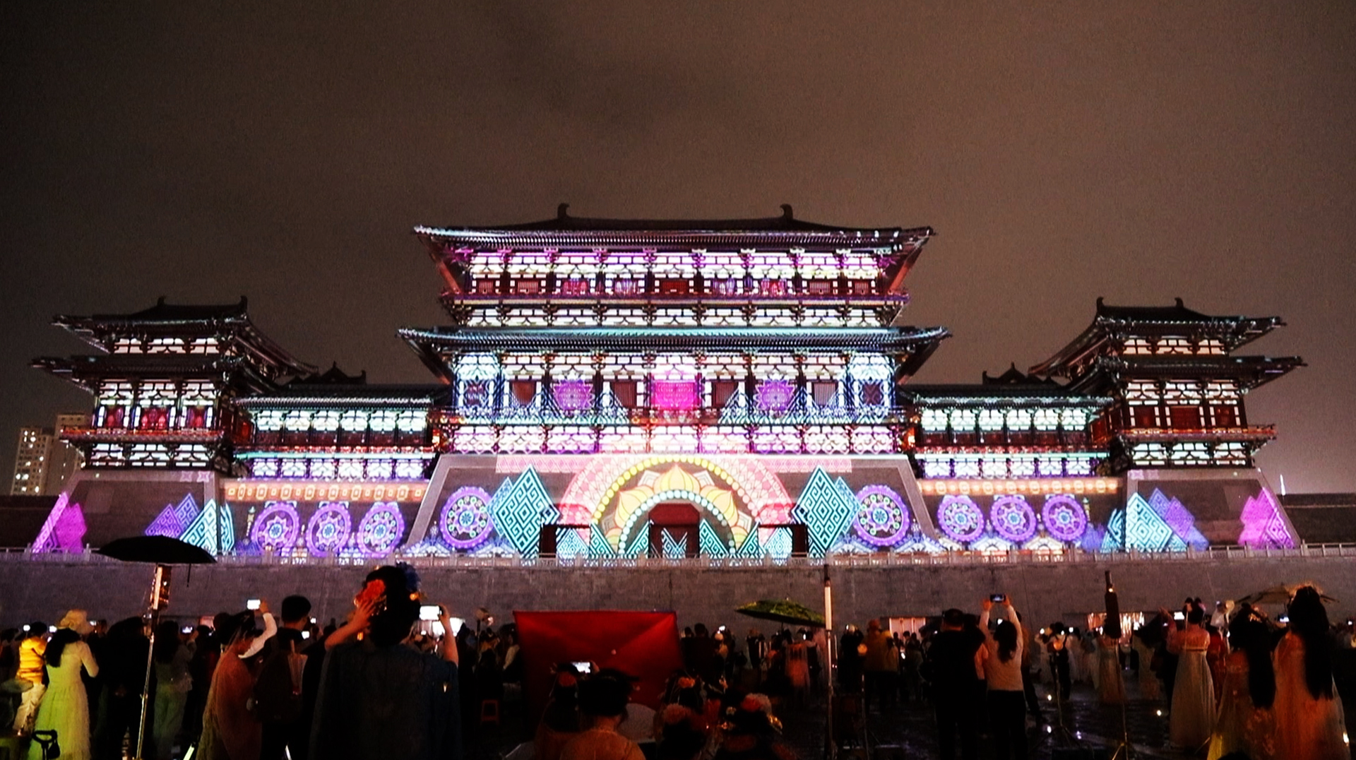 A view of the 3D projection show at Yingtianmen Gate in Luoyang, Henan Province. /CGTN