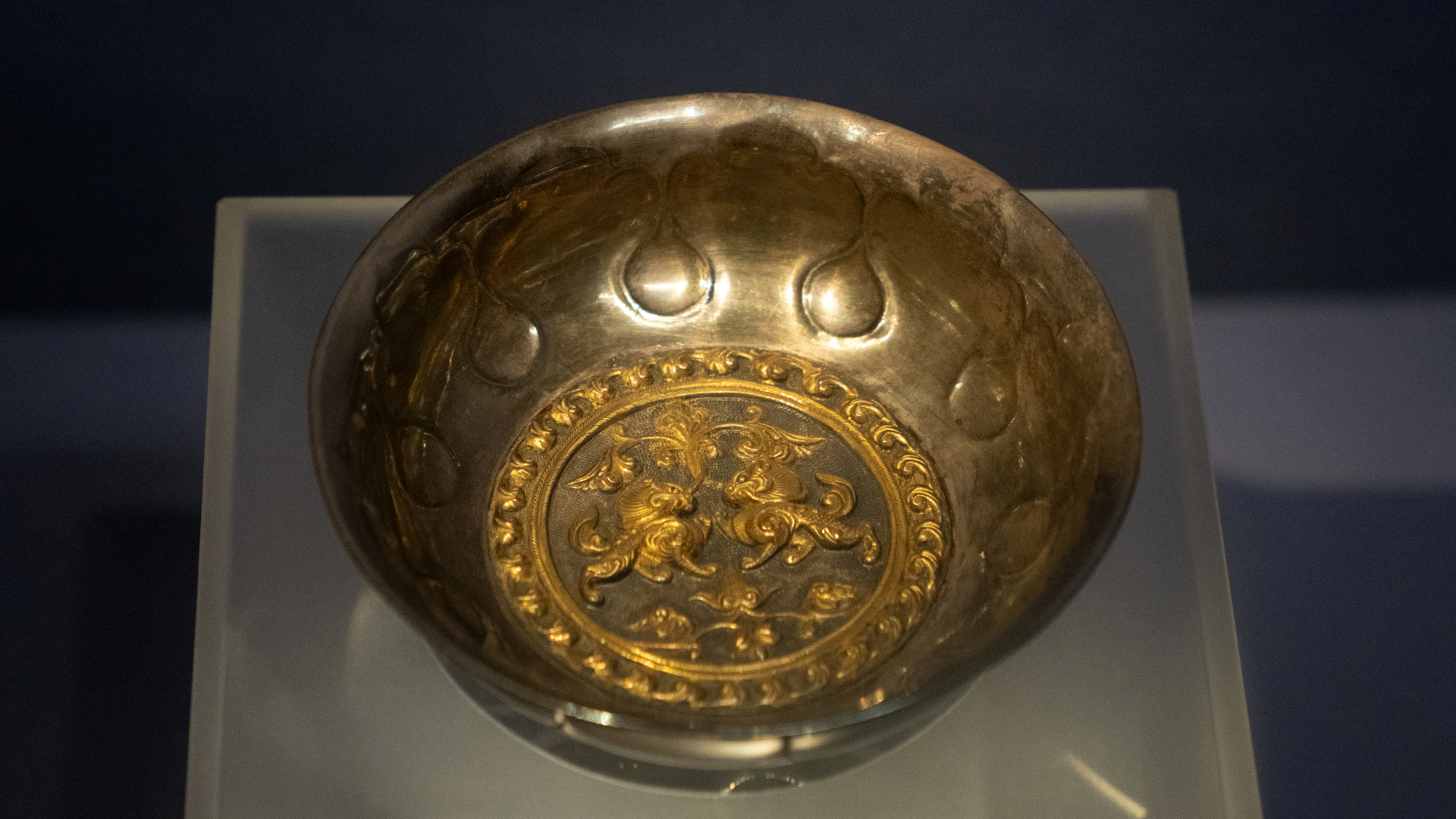 A Tang banquet of gold and silver