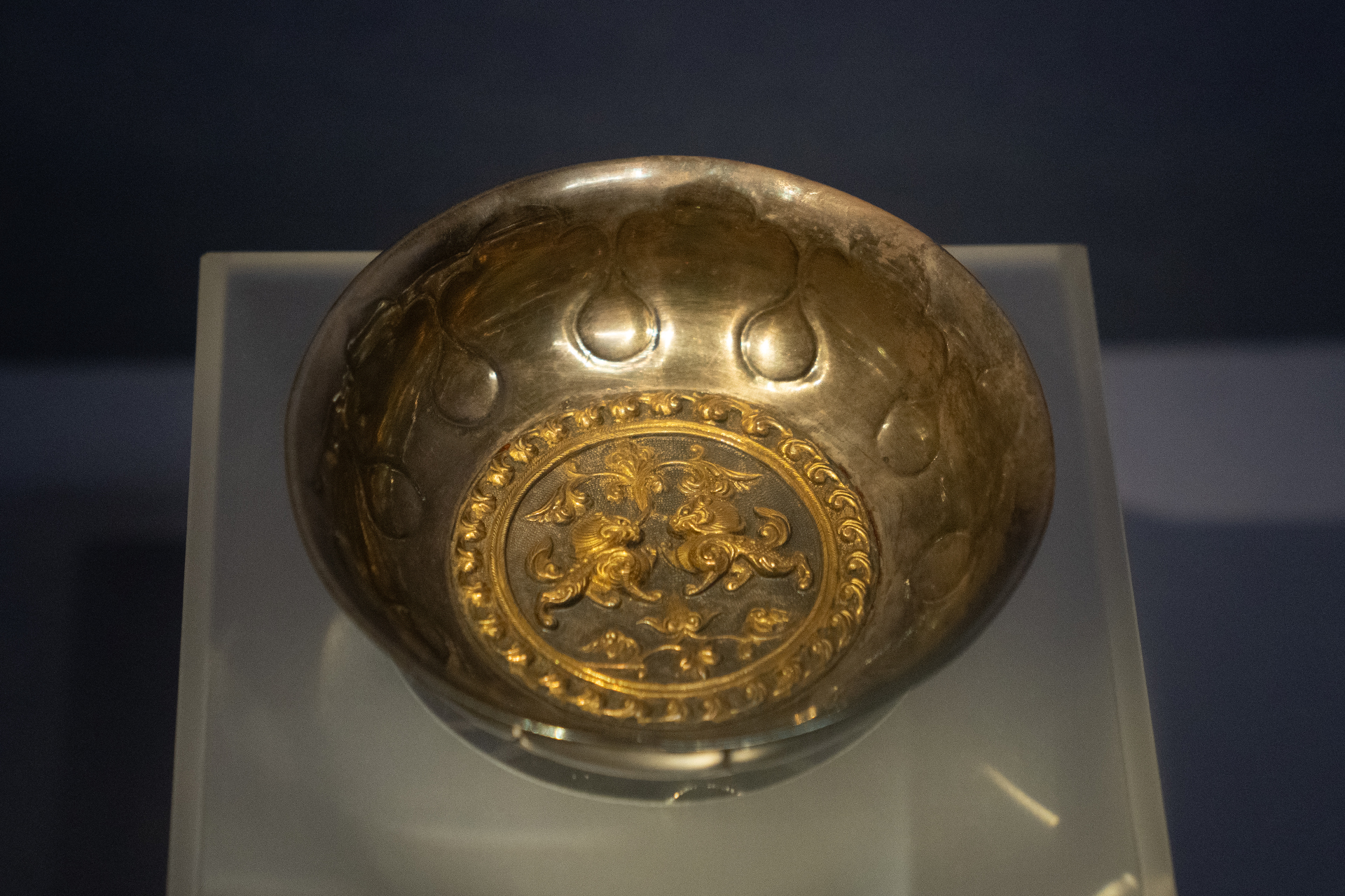 A Tang banquet of gold and silver