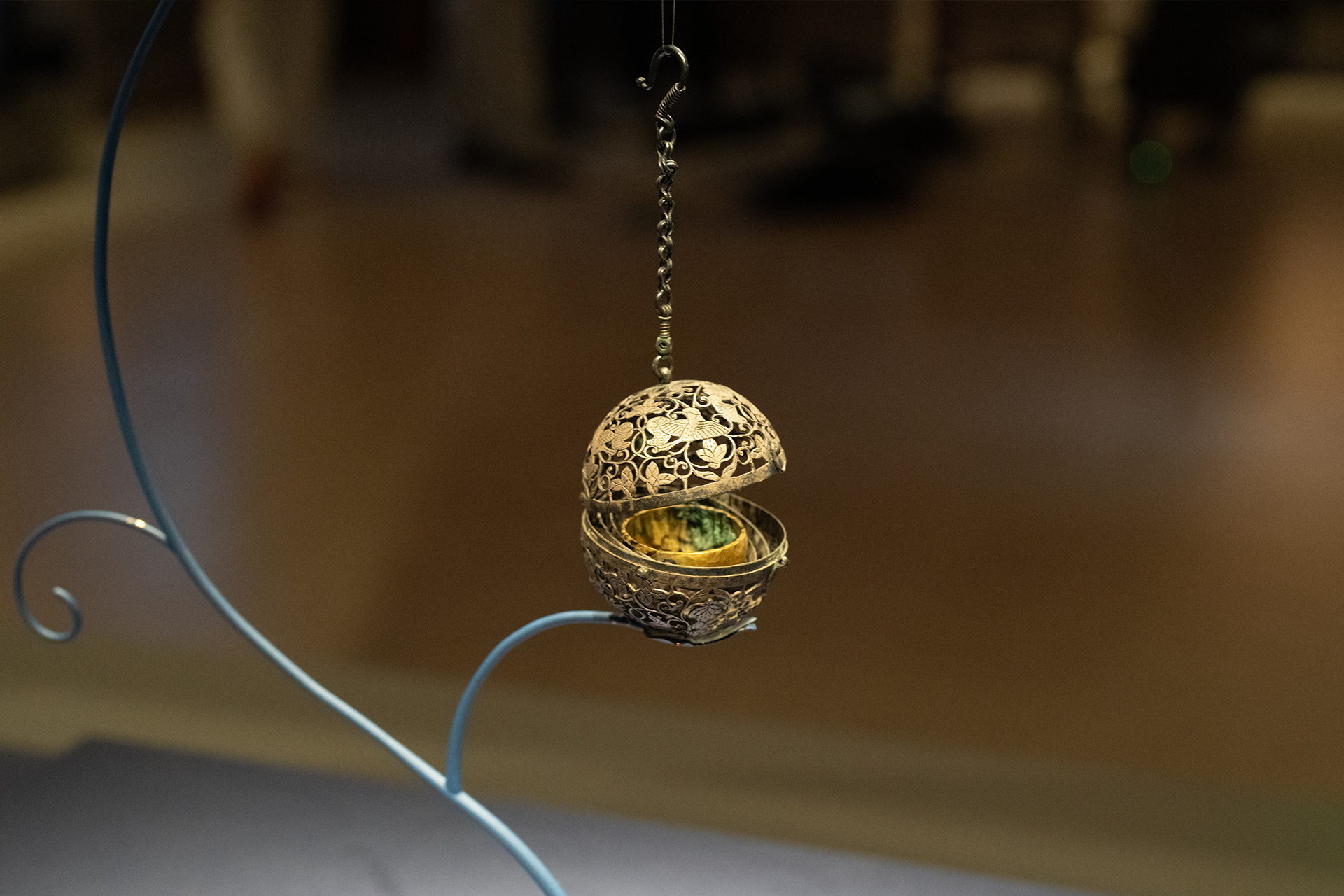 A silver universe: The steady flame of Tang