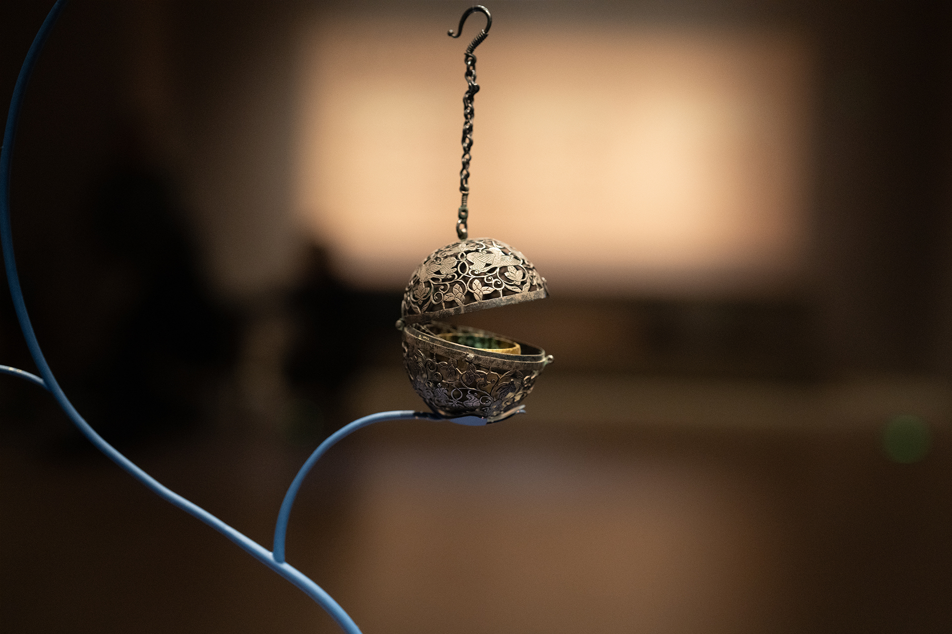 A silver universe: The steady flame of Tang