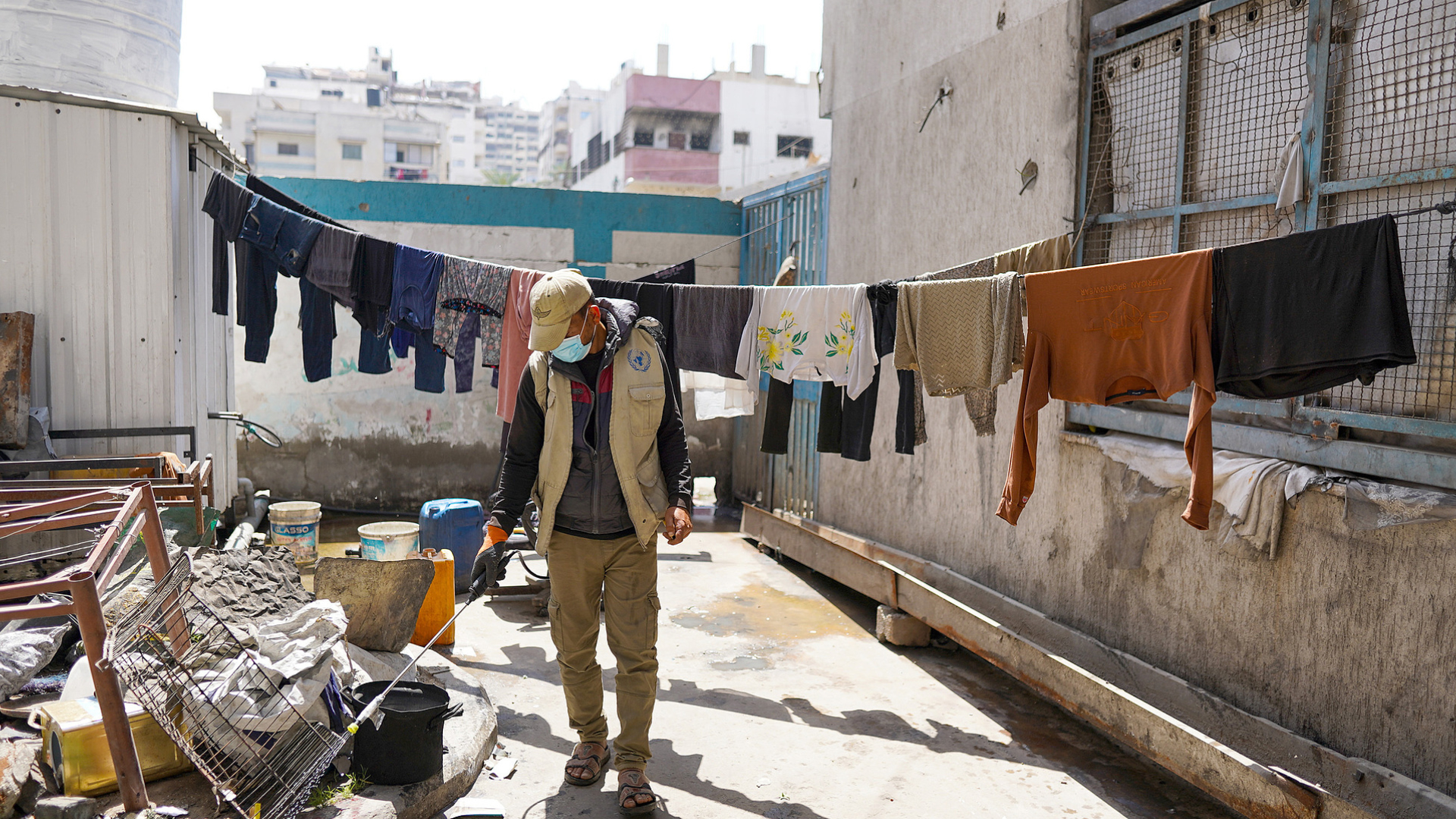 Teams affiliated with the United Nations Relief and Works Agency for Palestine Refugees (UNRWA) carry out a large-scale fumigation operation at a school in Gaza on April 28, 2026. /VCG