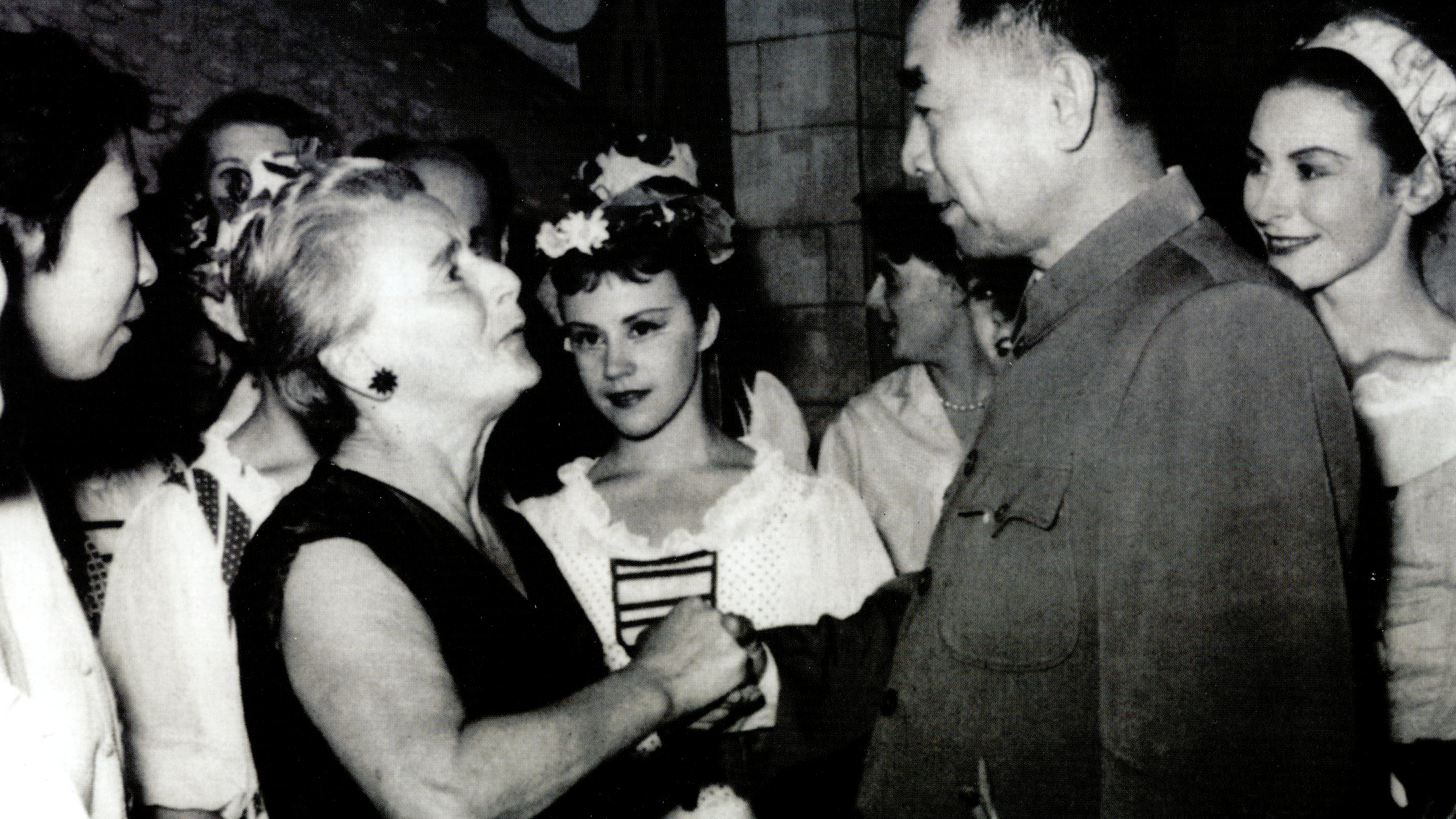 China's Premier Zhou Enlai (R) talks with Marie Rambert (L), founder of Ballet Rambert, Beijing, China, September 14, 1957. /Rambert