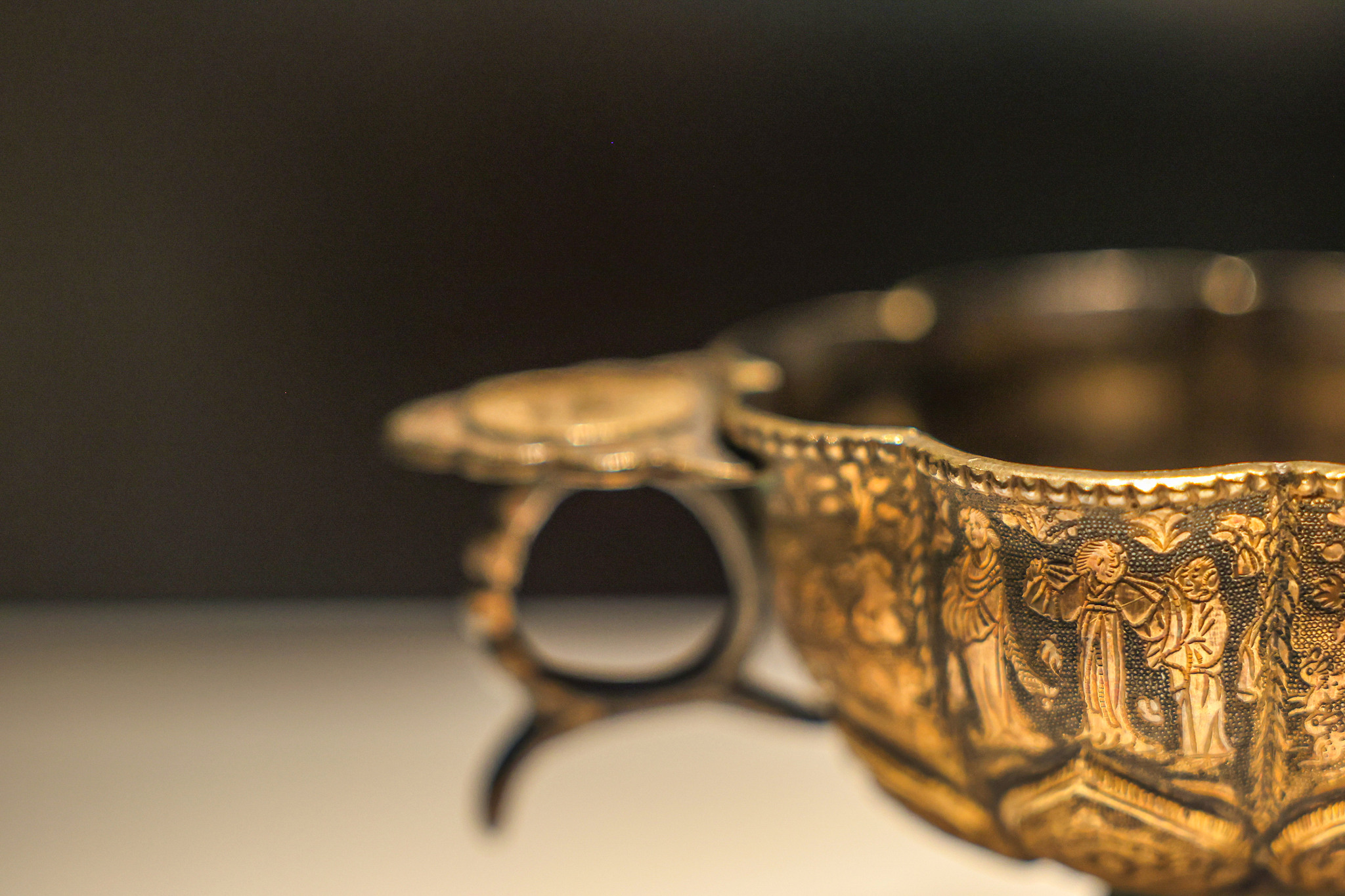 The eight-lobed silver cup: Hunting and leisure in Tang, East and West in one vessel
