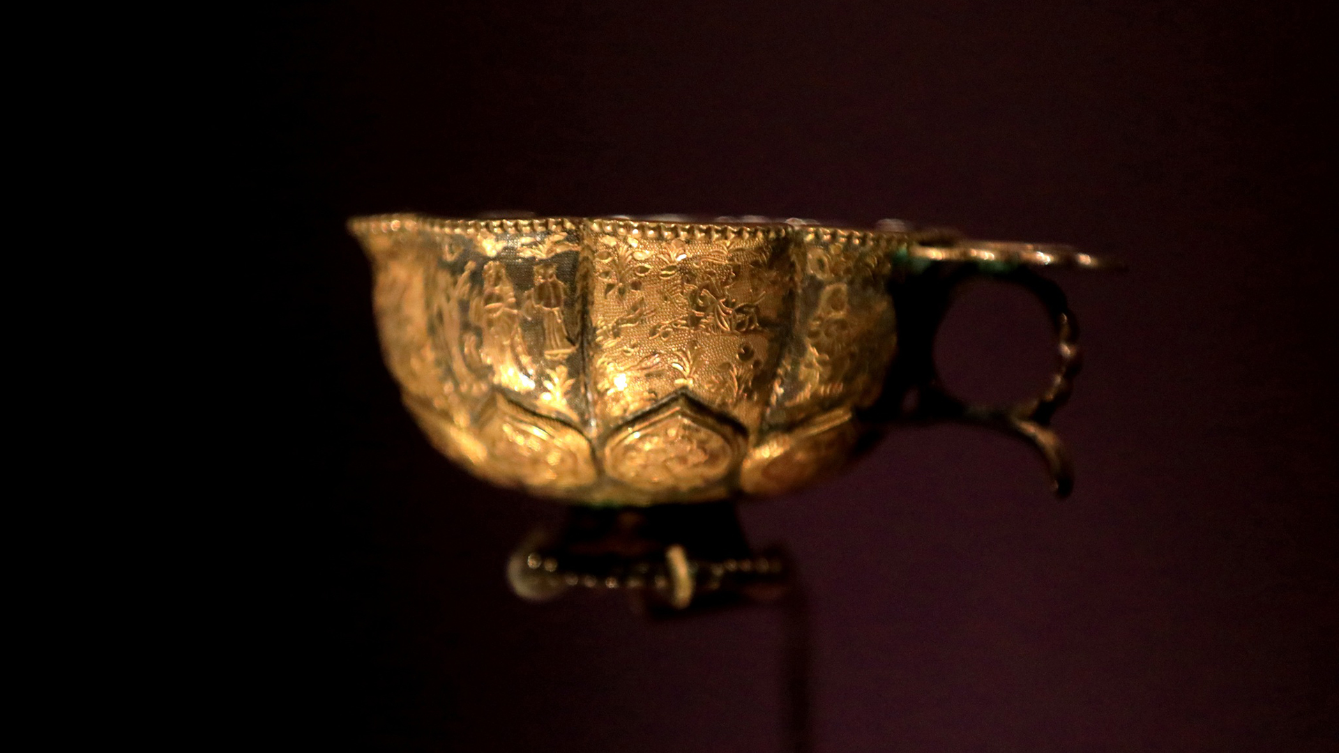 The eight-lobed silver cup