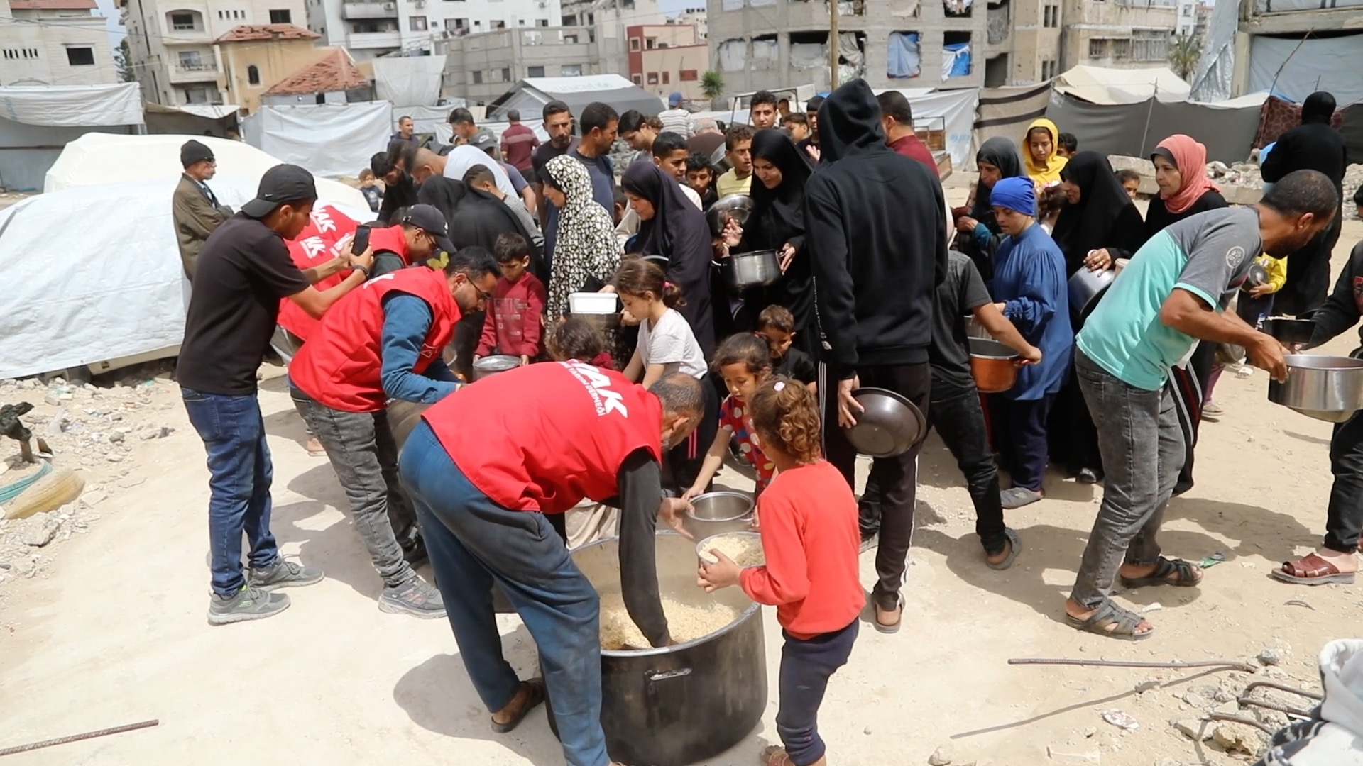 Aid to Gaza declines amid Iran conflict