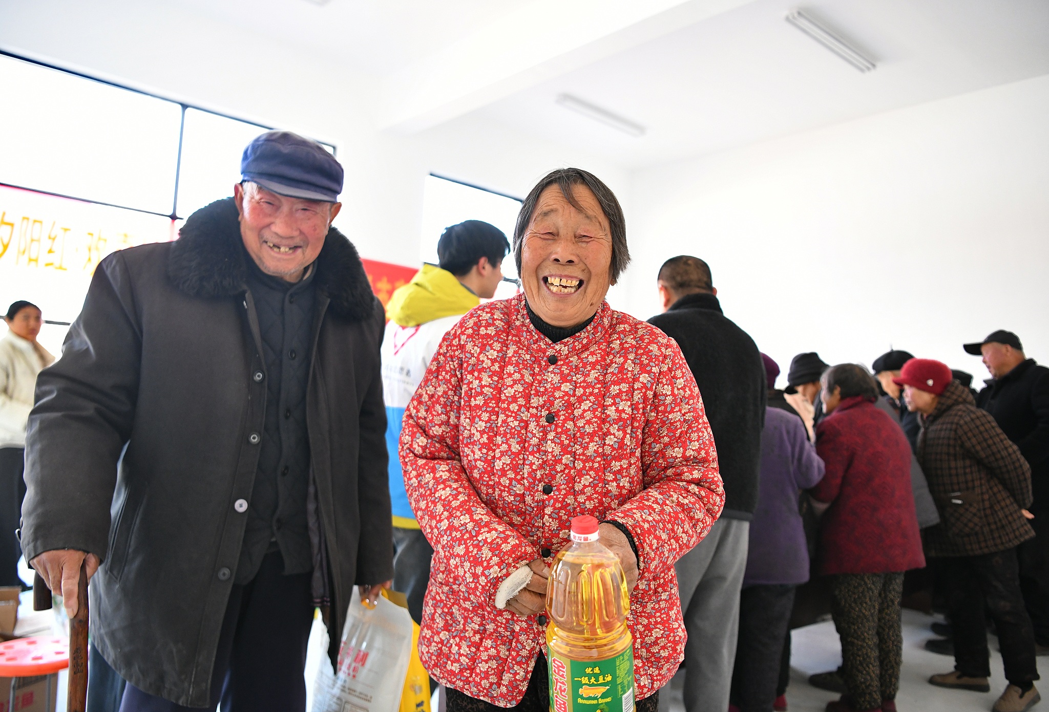 A community in Luozhai provided cooking oil, rice and flour to residents aged 70 and above in Funan, east China's Anhui Province, on February 13, 2026. /VCG