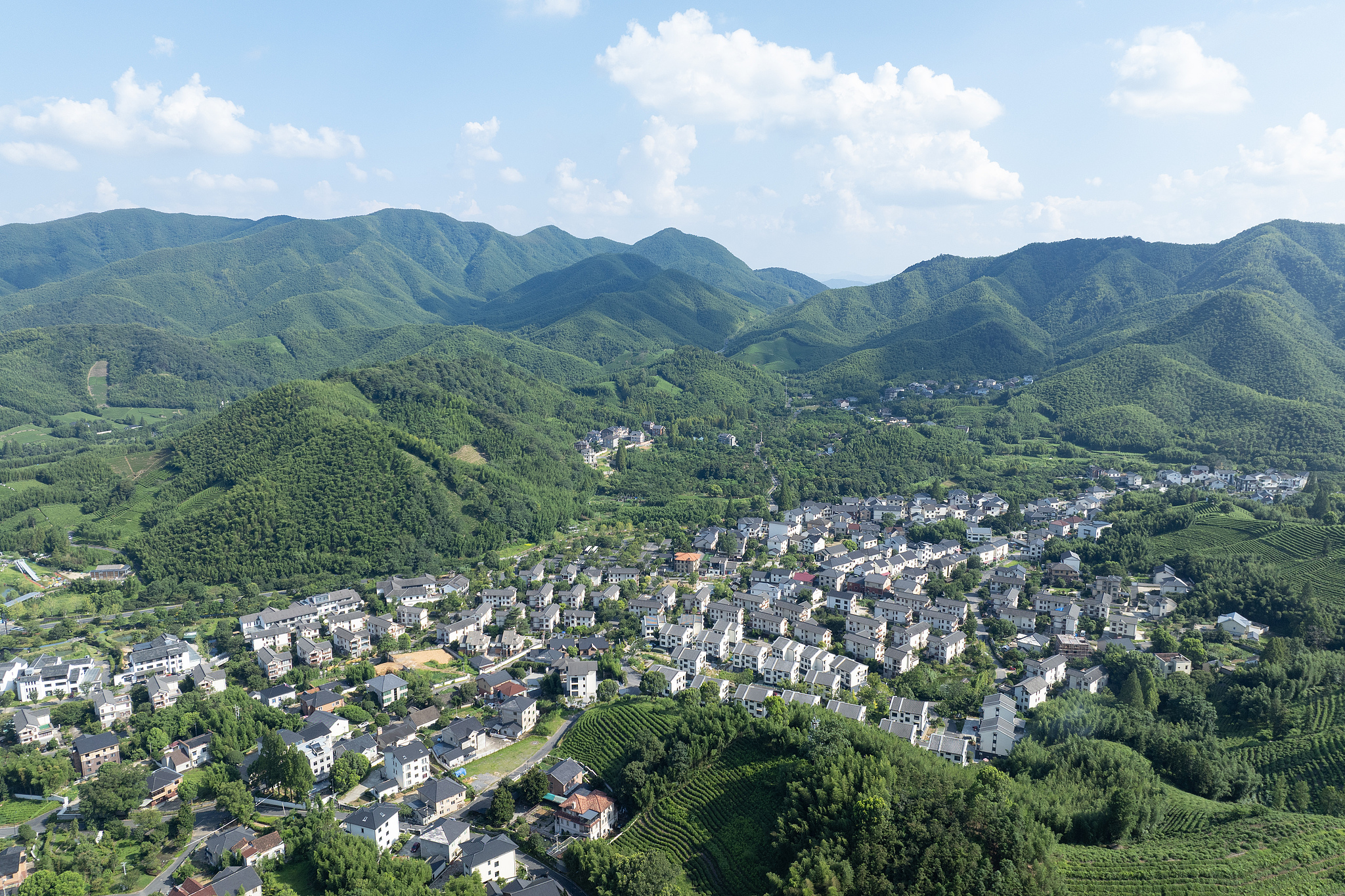 A panoramic view of Jingshan Village in Hangzhou, Zhejiang Province, China. The village has advanced low-carbon practices such as solar IoT street lamps, zero-carbon stations and eco-friendly green corridors, August 5, 2025. /VCG