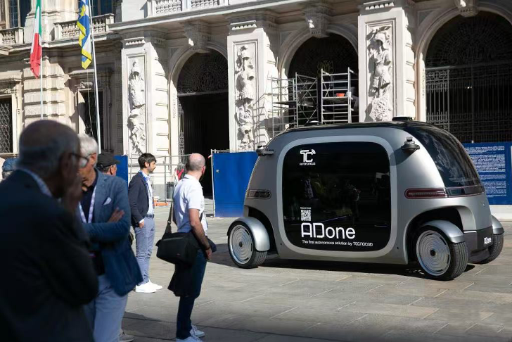 RoboBus on the streets of Turin, Italy. /PIX Moving