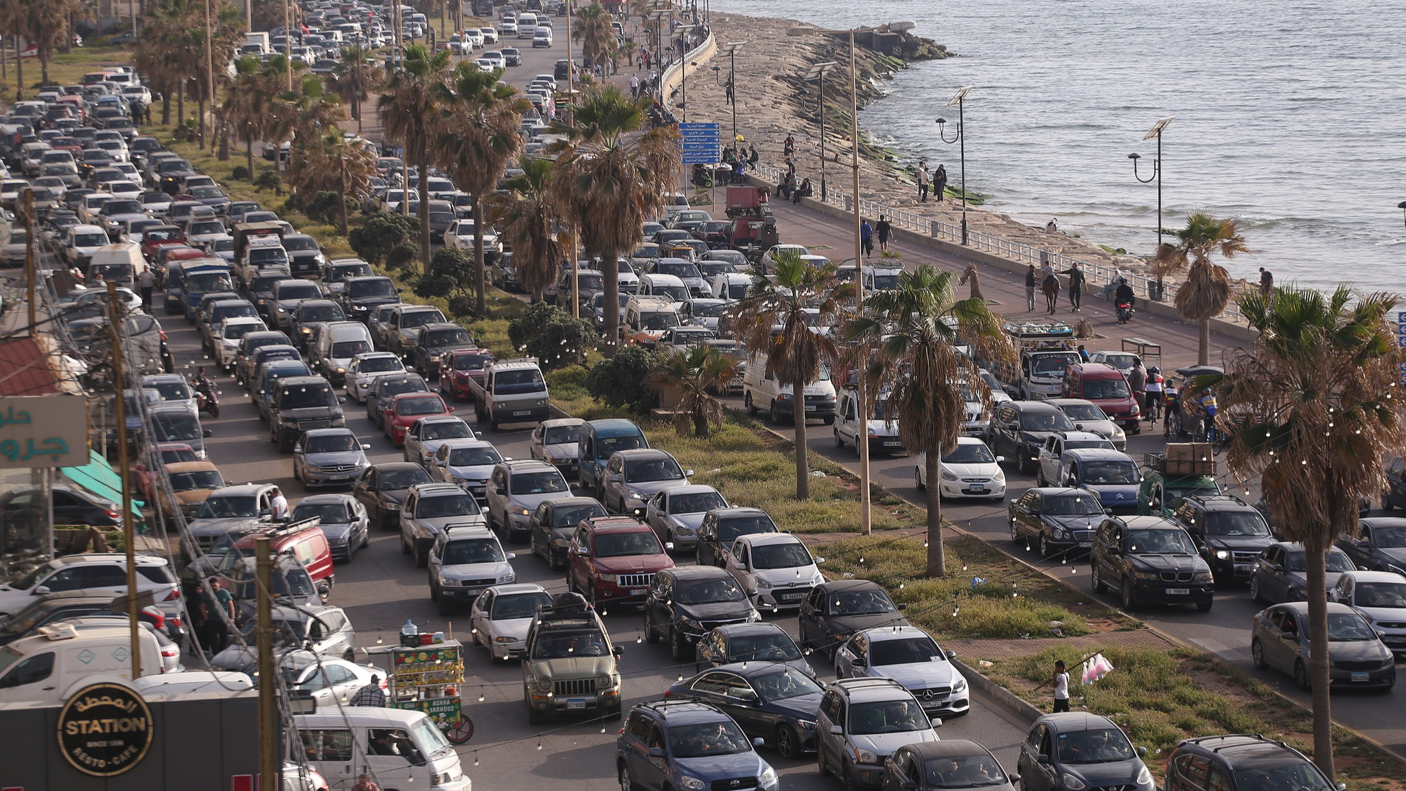 A massive traffic jam is seen on the coastal road in Sidon as Lebanese people flee towards Beirut after the Israeli army continued its attacks despite the ceasefire, April 26, 2026. /VCG