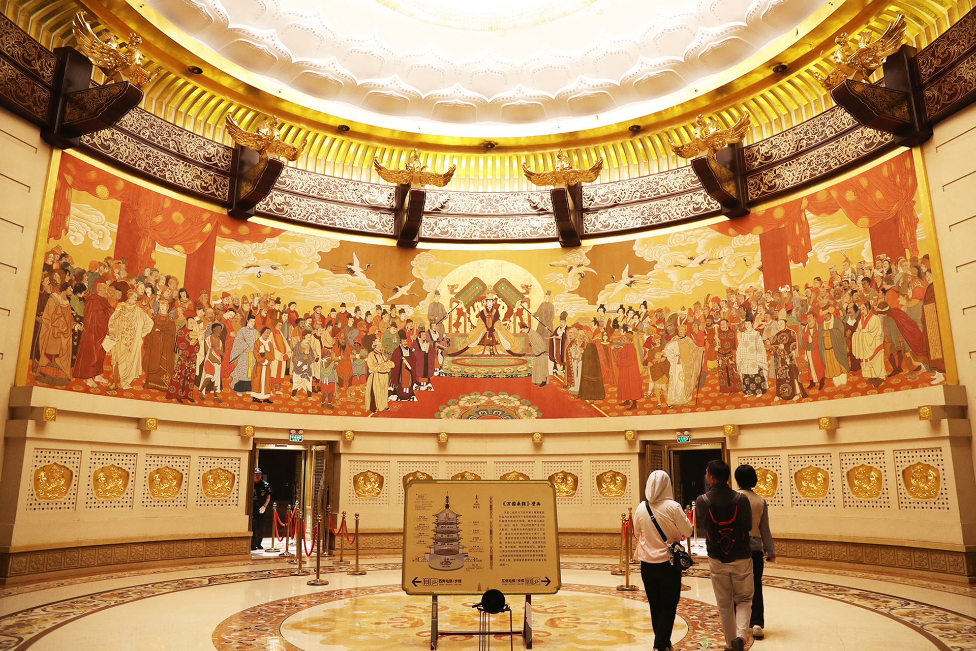 A mural depicting the grand scene of Wu Zetian receiving over a hundred foreign envoys at Mingtang is seen at Tiantang in Luoyang, Henan Province. /CGTN