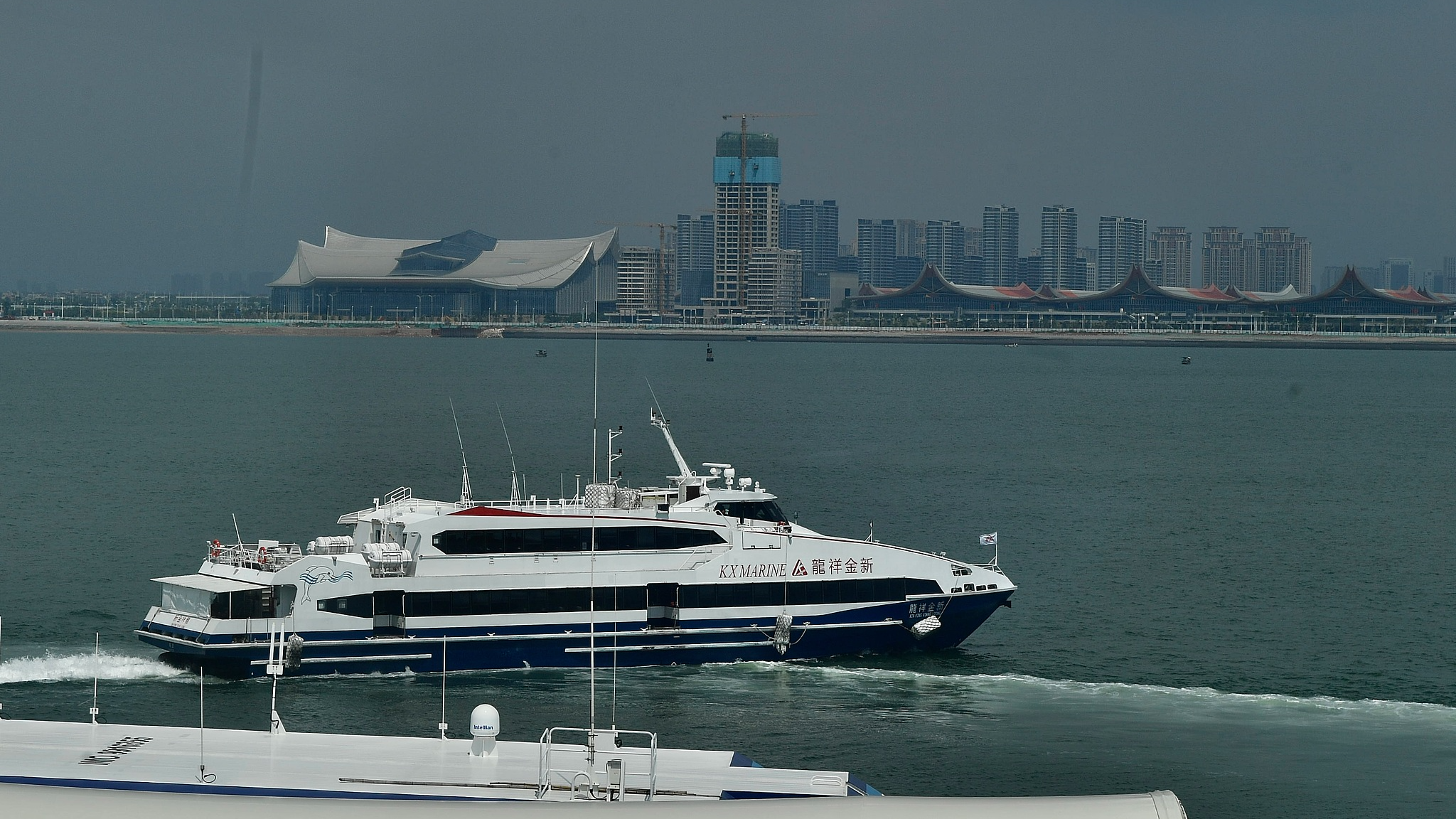 A passenger ferry on the Xiamen-Kinmen tourist route is docked at Wutong Ferry Terminal in Xiamen, southeast China's Fujian Province. /VCG