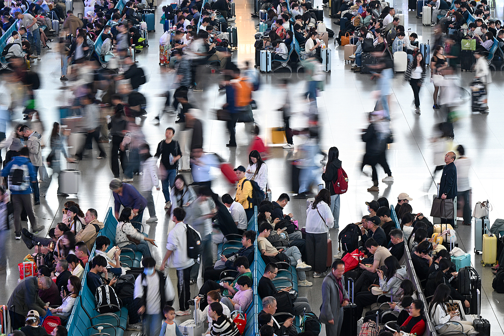 Crowds fill the waiting hall in an orderly flow at Chengdu East Railway Station in southeast China's Sichuan Province, April 30, 2026. /CFP 