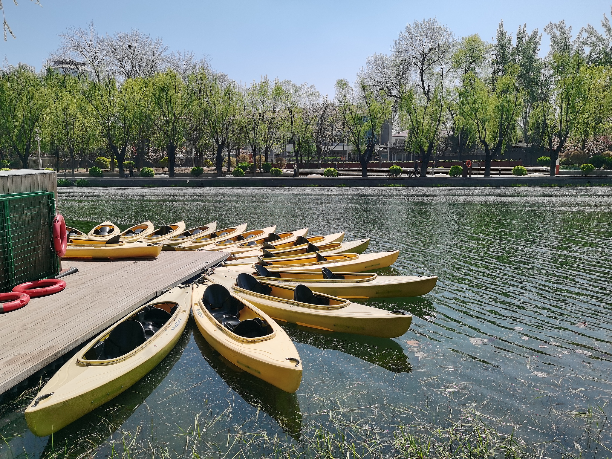 A view of the Liangma River, Beijing, China, April 10, 2026. /VCG