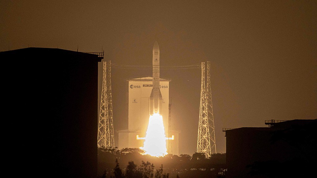 Arianespace's Ariane 6 rocket carrying the Amazon Leo LE-02 payload lifts off from the Guiana Space Center in Kourou, on the French overseas department of Guiana, April 30, 2026. /VCG