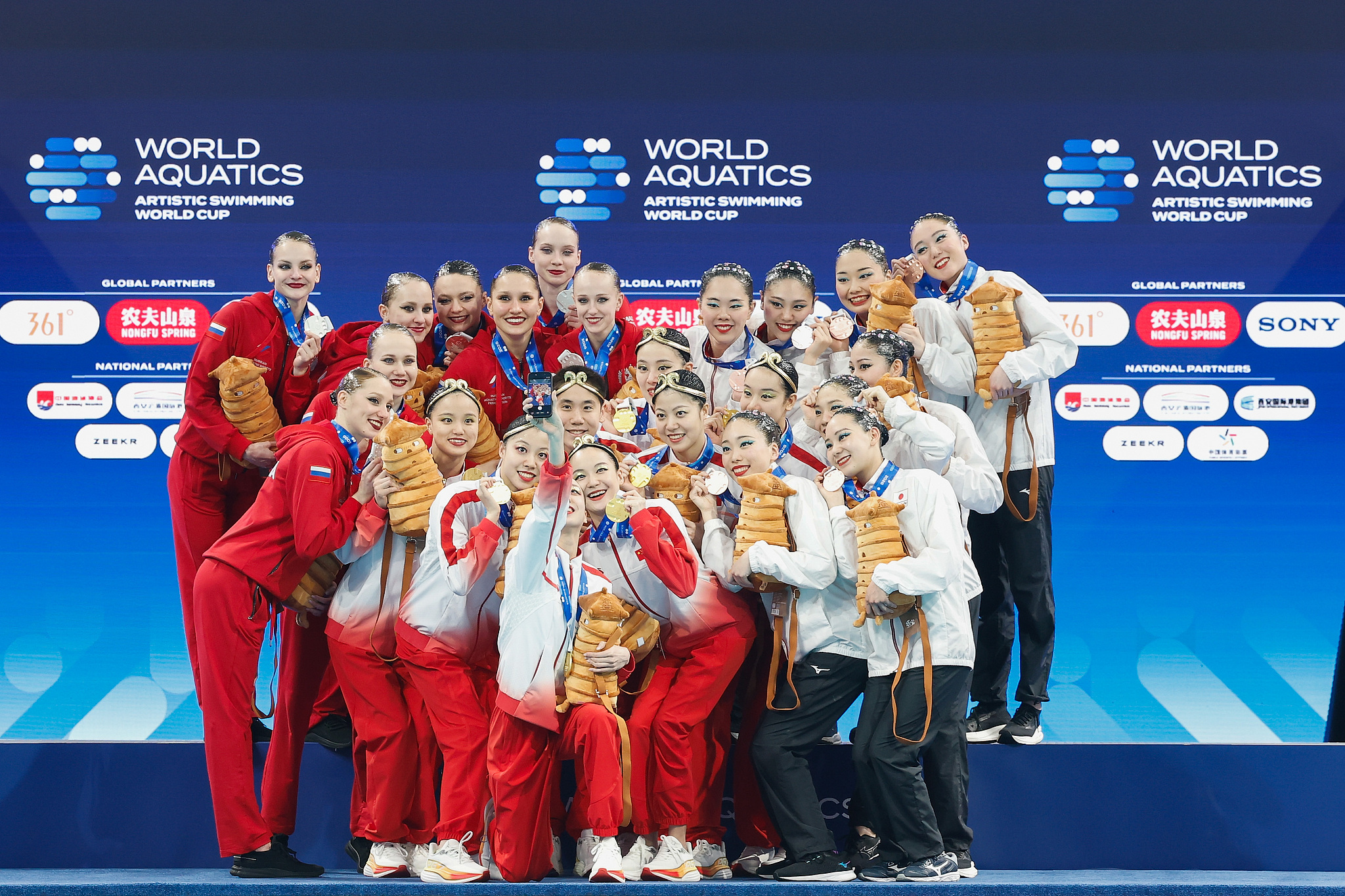 The gold medalist team of China, bronze medalist team of Japan and silver medalist team of Russia pose after competing in the Team Technical final during the World Aquatics Artistic Swimming World Cup in Xi'an, China, May 01, 2026. /VCG