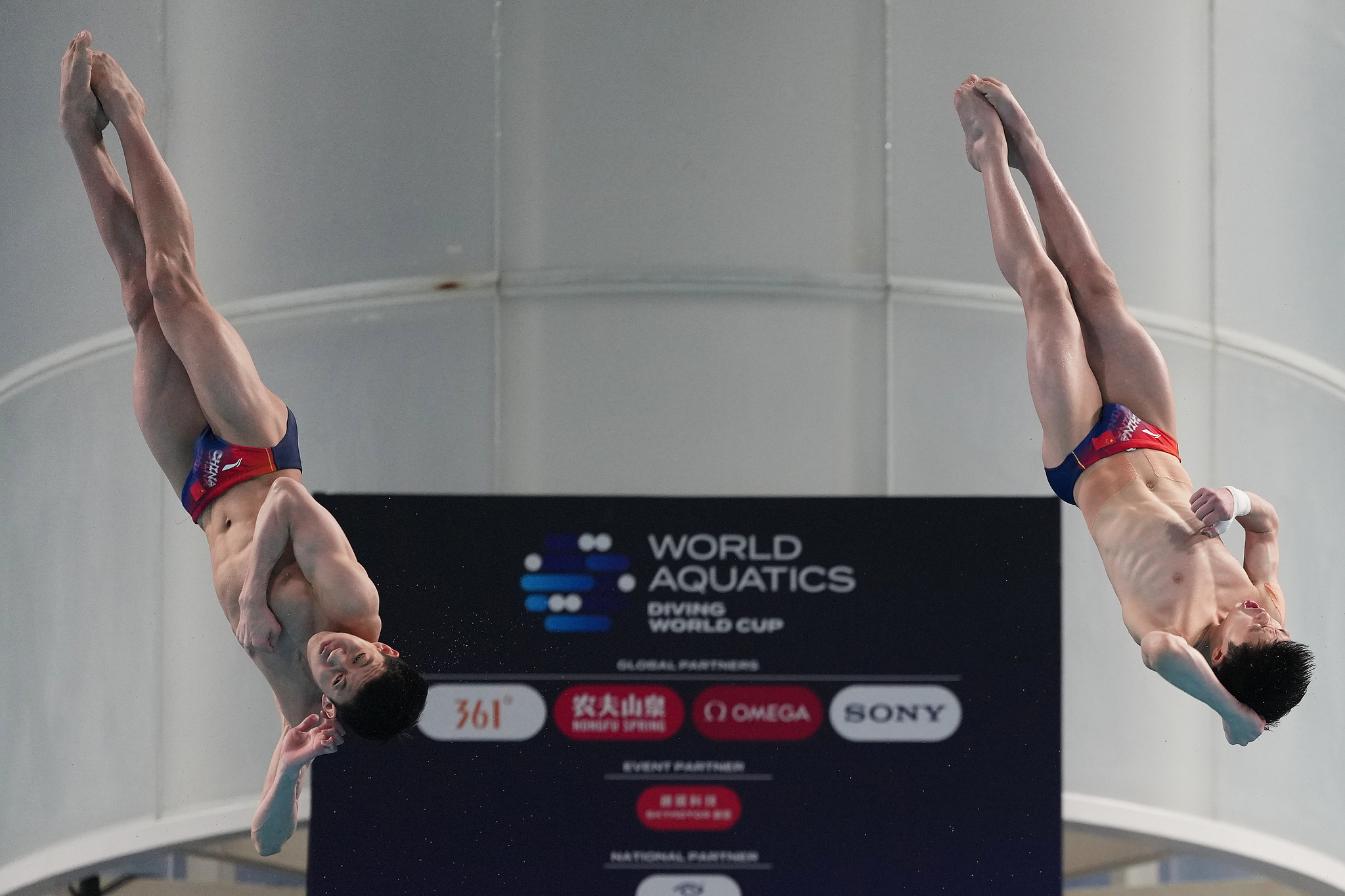 Zhao Renjie and Yang Zhihao of China during the men's synchronized 10-meter platform, World Aquatics Diving World Cup Super Final in Beijing, China, May 1, 2026. /VCG