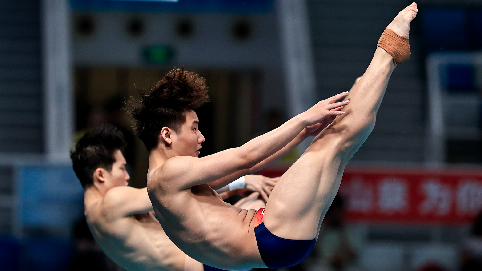 Wang Zongyuan and Zheng Jiuyuan of China during the Men's synchronized 3-meter springboard, World Aquatics Diving World Cup Super Final in Beijing, China, May 1, 2026. /VCG