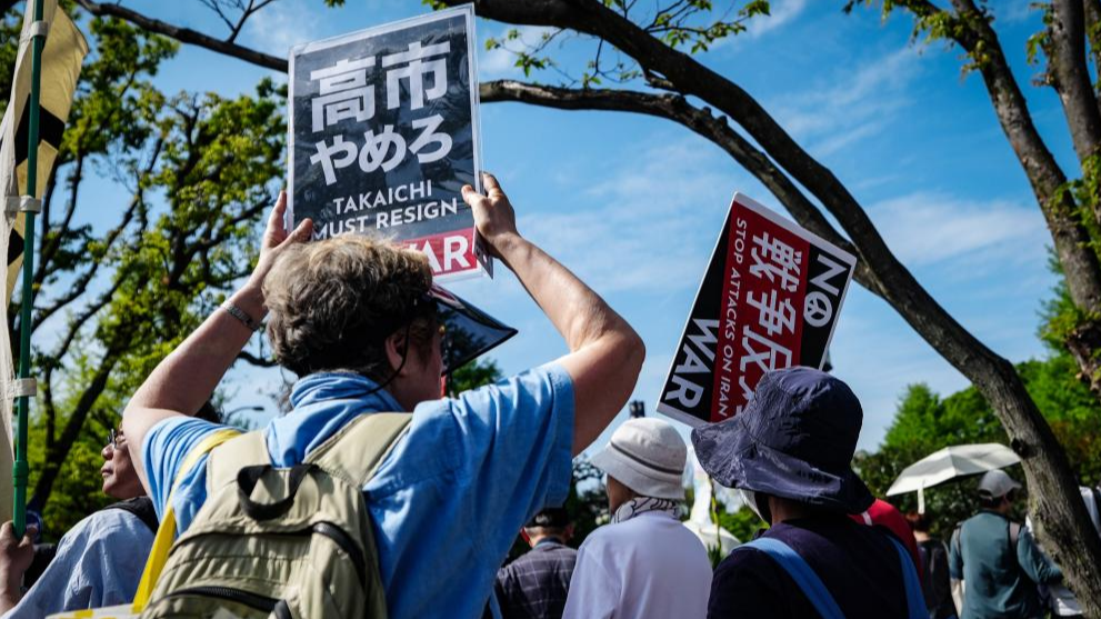 People gather around Japan's parliament building to protest attempts by Prime Minister Sanae Takaichi’s government to revise the country's constitution, calling for the protection of Article 9, the bedrock of the pacifist constitution, in Tokyo, Japan, April 19, 2026. /Xinhua
