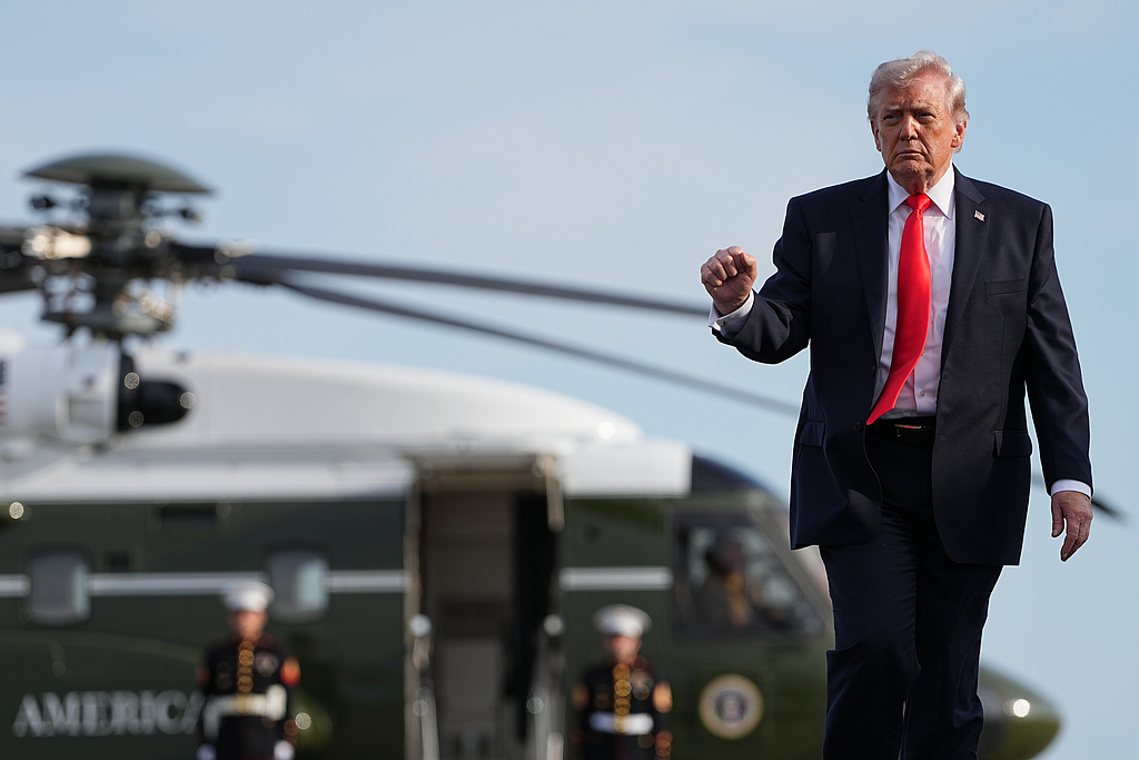 US President Donald Trump walks from Marine One to board Air Force One at Ocala International Airport, Florida, May 1, 2026. /VCG