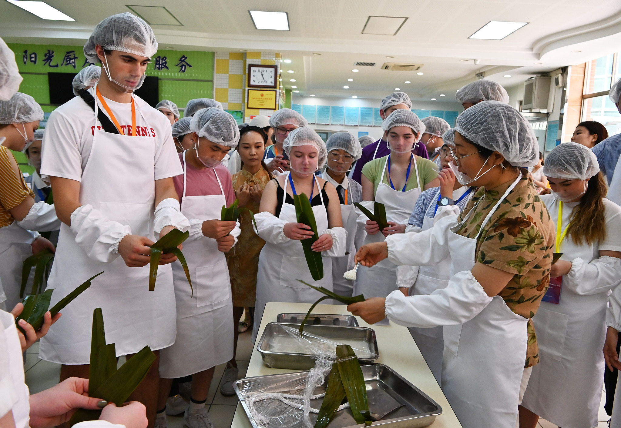 Chinese and American students learn to make zongzi at a school in Shijiazhuang, China, June 8, 2024. /VCG
