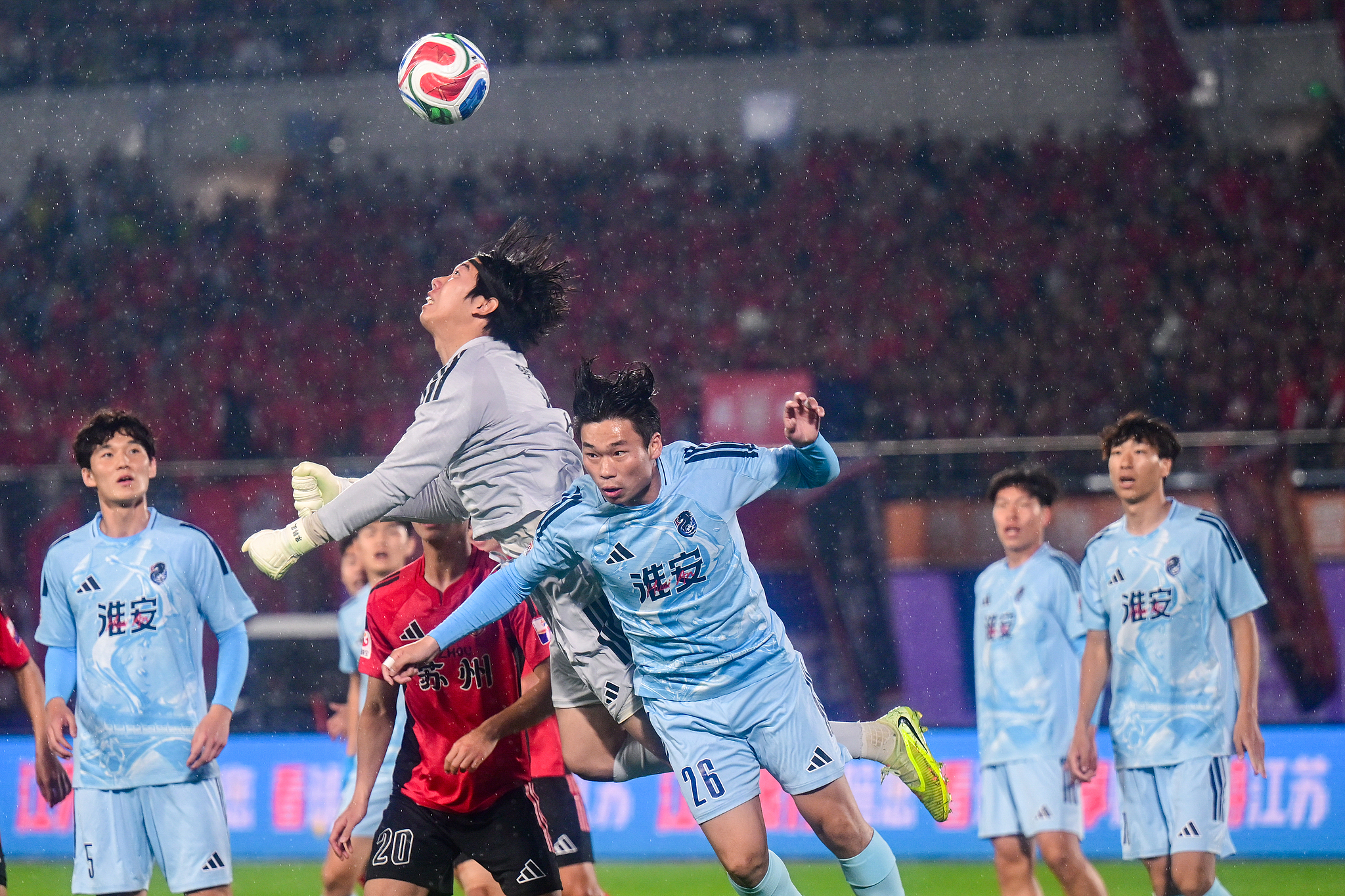Players compete during a match in the 2026 Jiangsu Football City League season in Changshu on May 2, 2026. /VCG