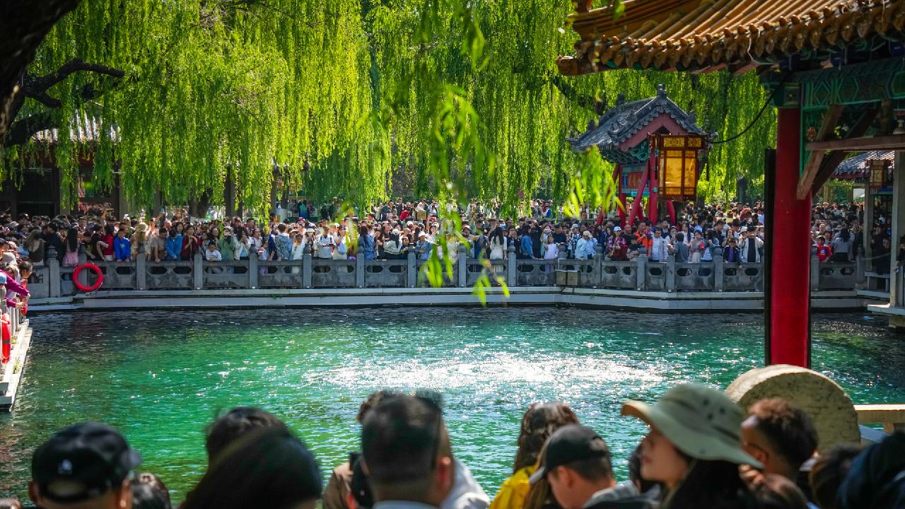 New consumption models reshape May Day tourism landscape in China