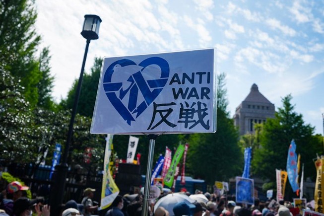 People gather around the parliament building to protest attempts by the government of Japanese Prime Minister Sanae Takaichi to revise the country's pacifist constitution, in Tokyo, Japan, April 19, 2026. /Xinhua