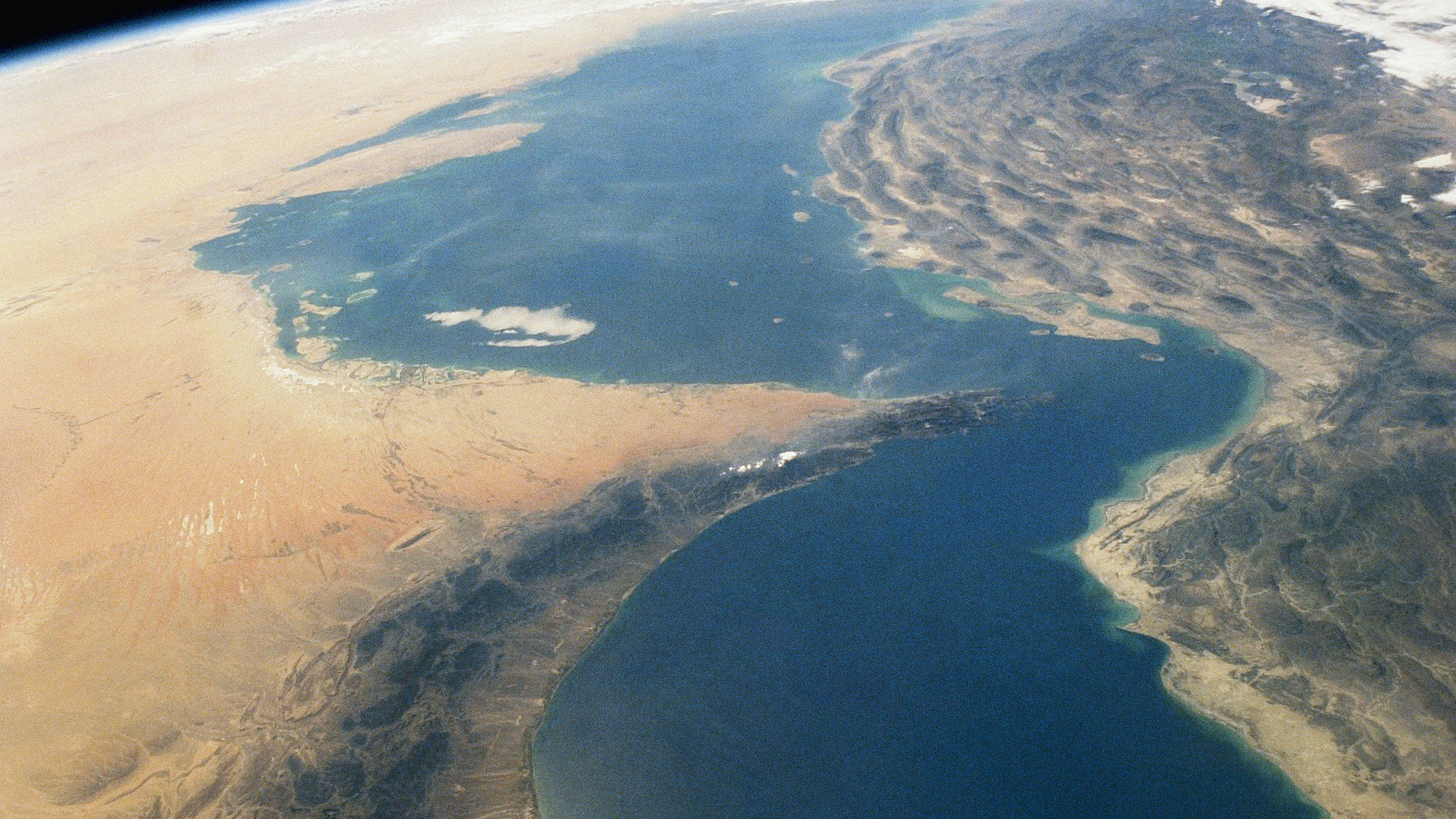 A satellite view of the Strait of Hormuz between Iran and Oman. /CFP