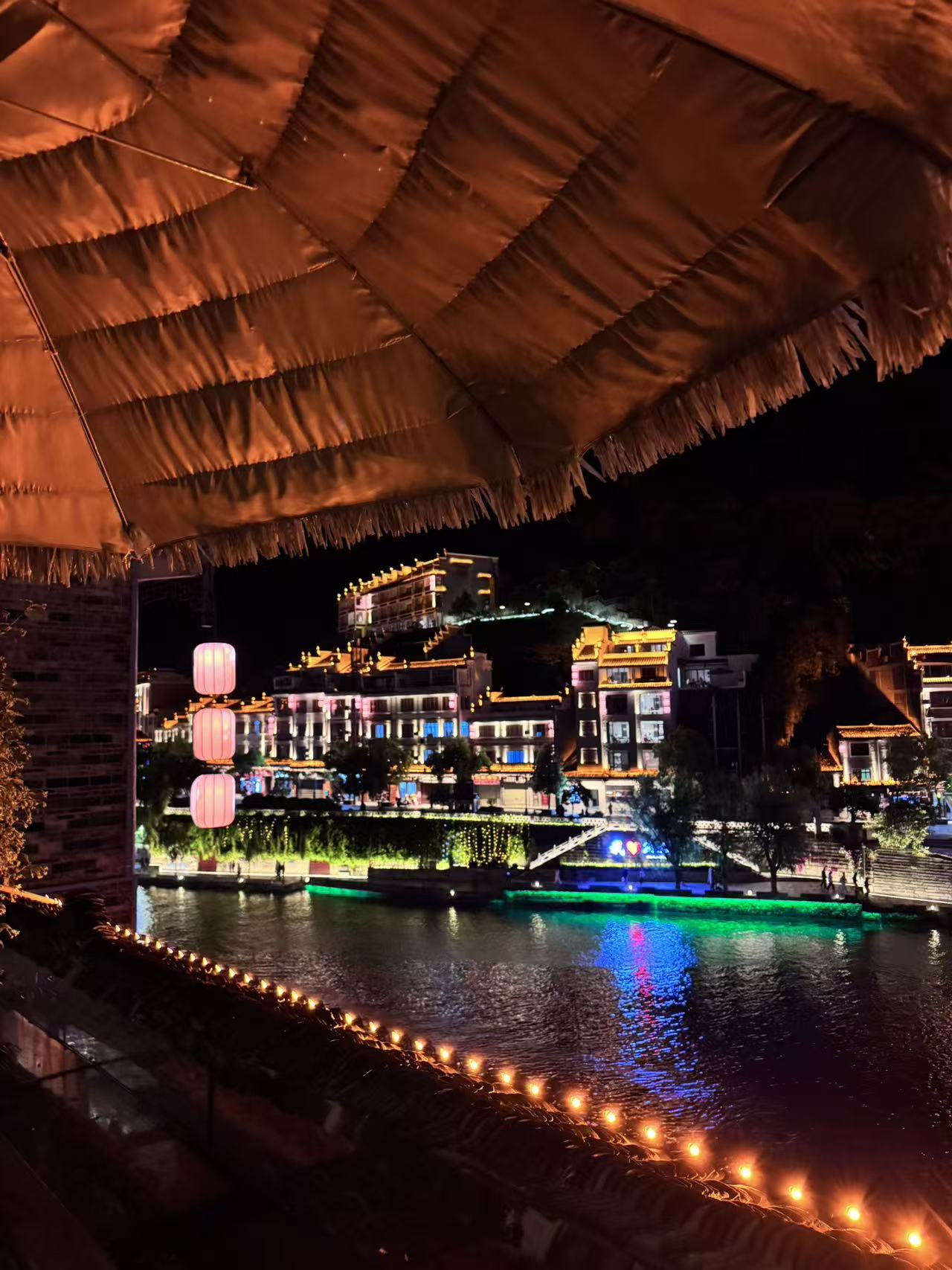 Night view of Zhenyuan ancient town. /CGTN