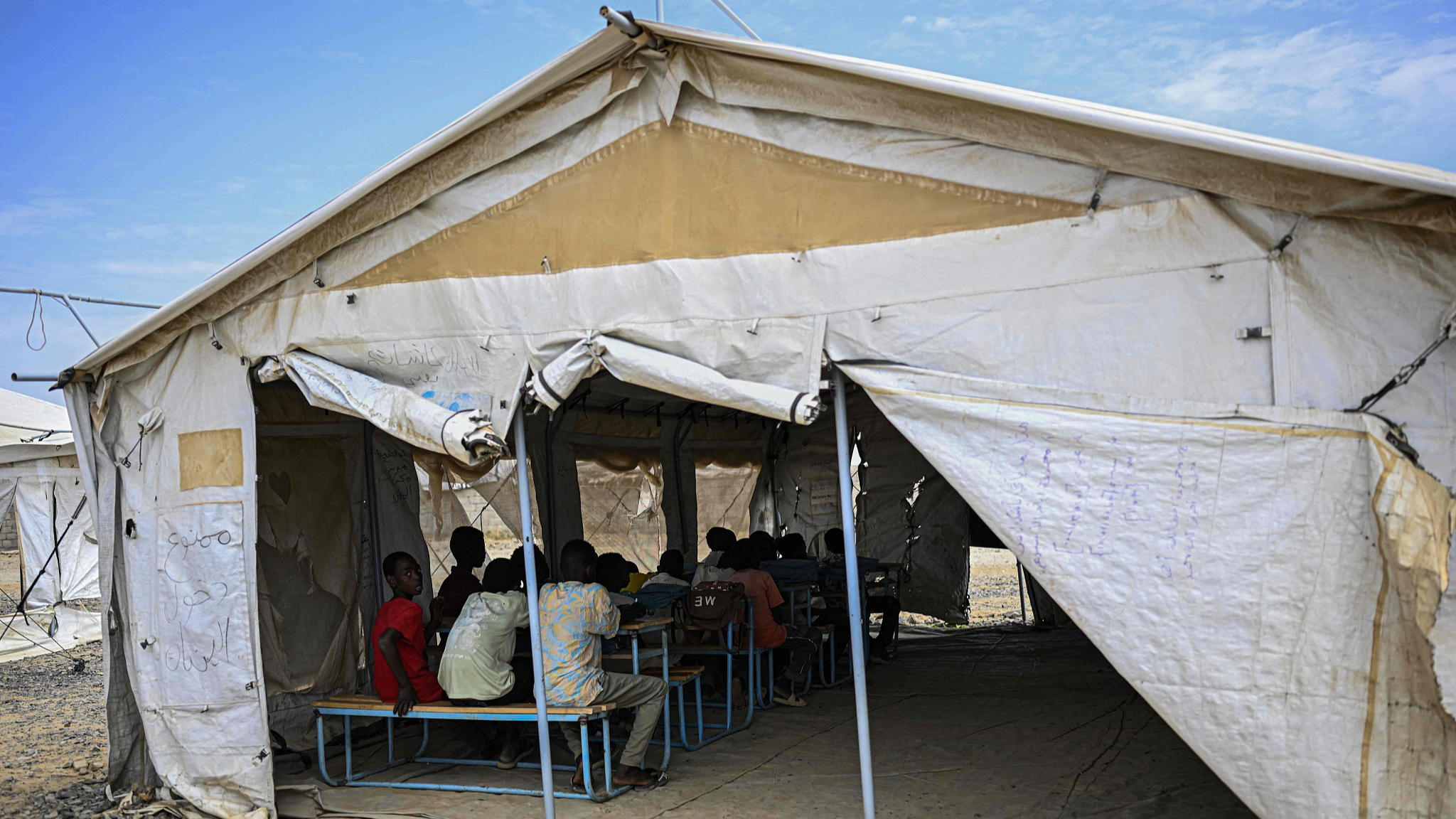 Displaced Sudanese students attend a class at an elementary school, south of Port Sudan, on April 26, 2026. /VCG