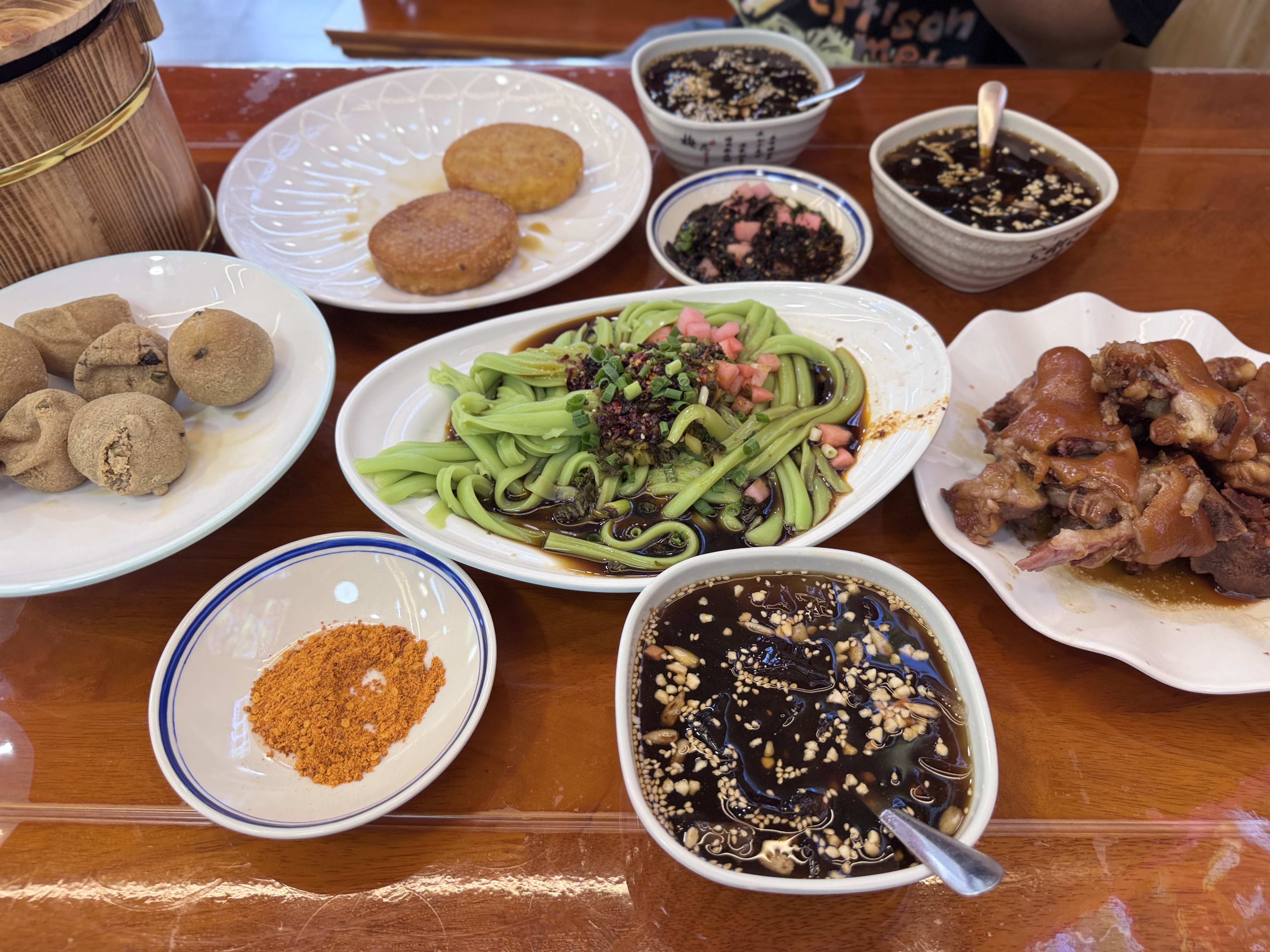 Local delicacies in Qingyan Ancient Town. /CGTN