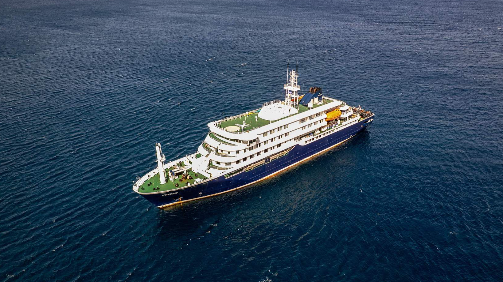 A view of the cruise ship MV Hondius stationary off the port of Praia, Cape Verde, May 3, 2026. /VCG