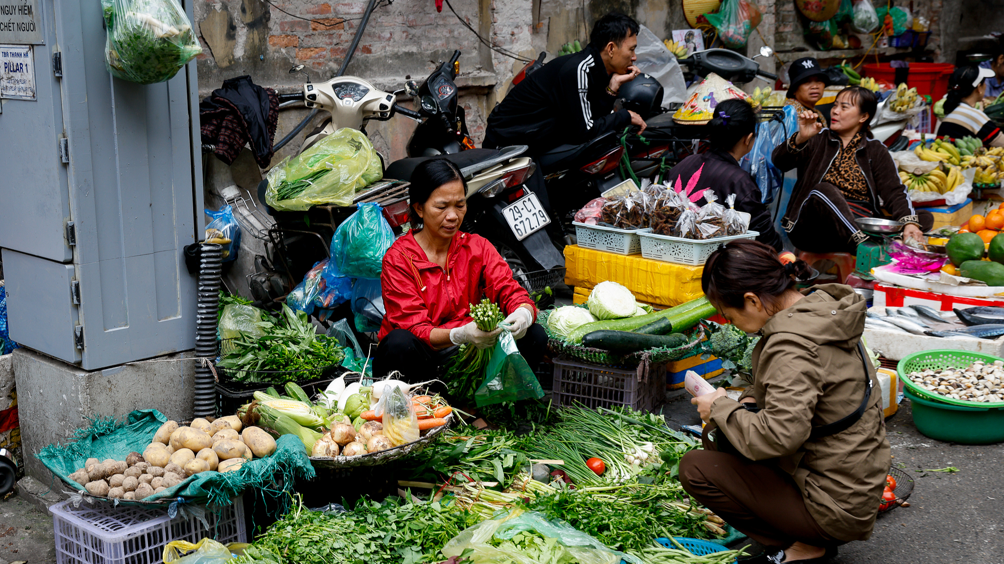 A woman sells vegetables at a street market in Hanoi, Vietnam, 05 March 2026. /VCG