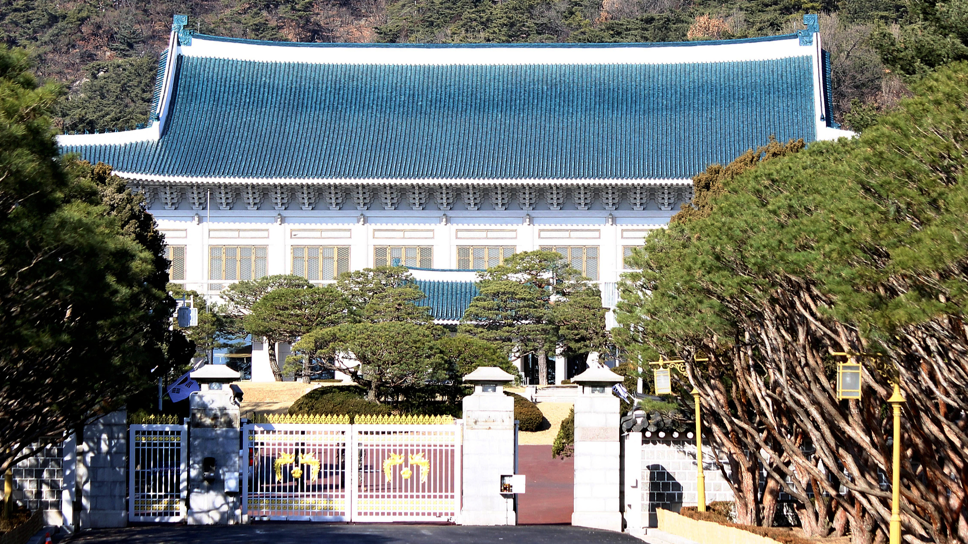 A photo shows Cheong Wa Dae (Blue House) with its blue roof in Seoul, which now serves as the office of the South Korean presidential administration, on December 22, 2025. /VCG