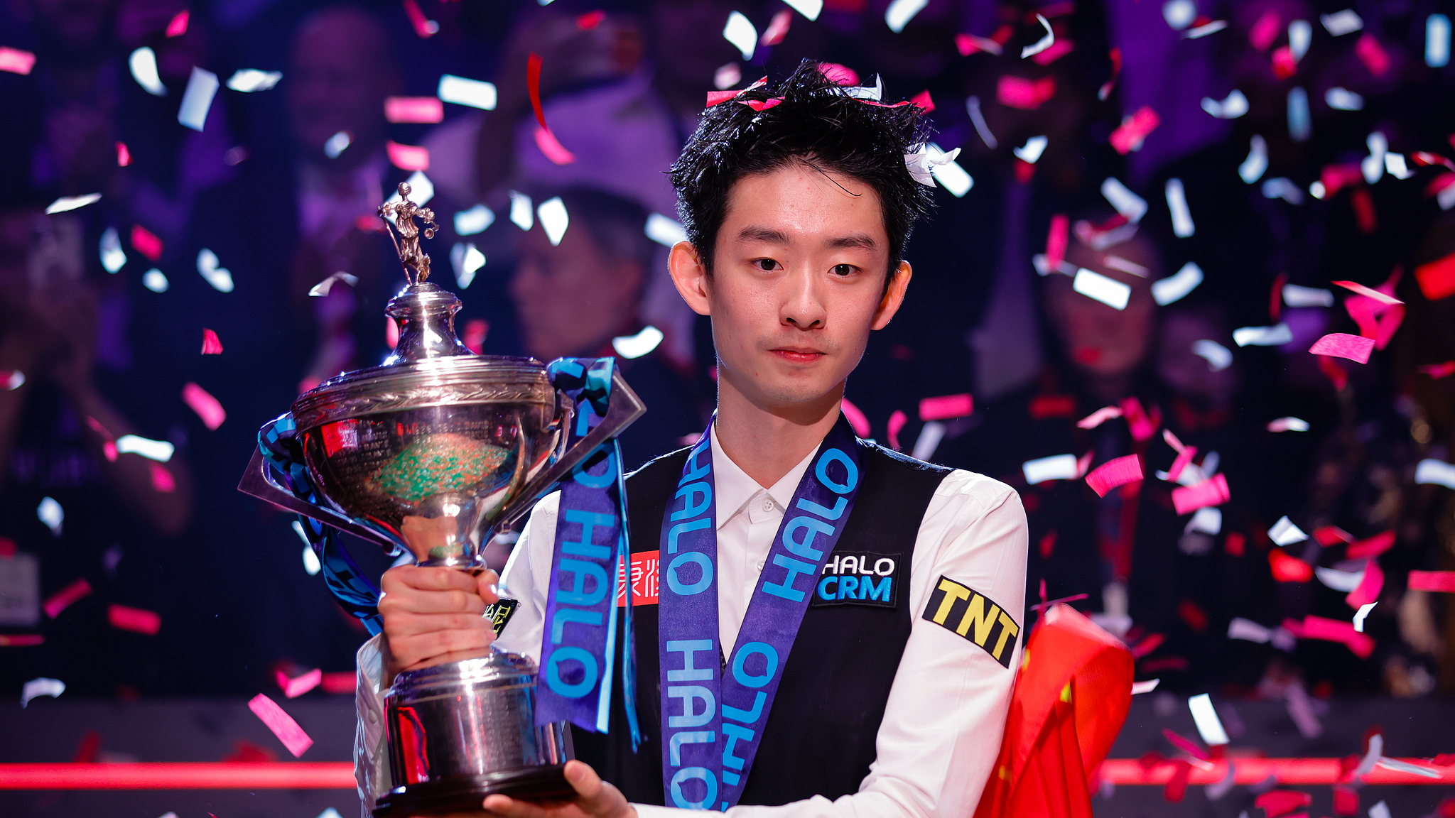 Wu Yize becomes world champion with dramatic win over Shaun Murphy