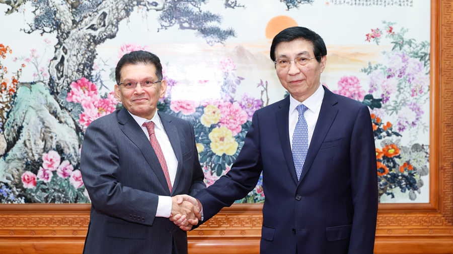 Wang Huning (R), a member of the Standing Committee of the Political Bureau of the Communist Party of China Central Committee and chairman of the CPPCC National Committee, meets with Bangladeshi Foreign Minister Khalilur Rahman in Beijing, China, May 6, 2026. /Xinhua