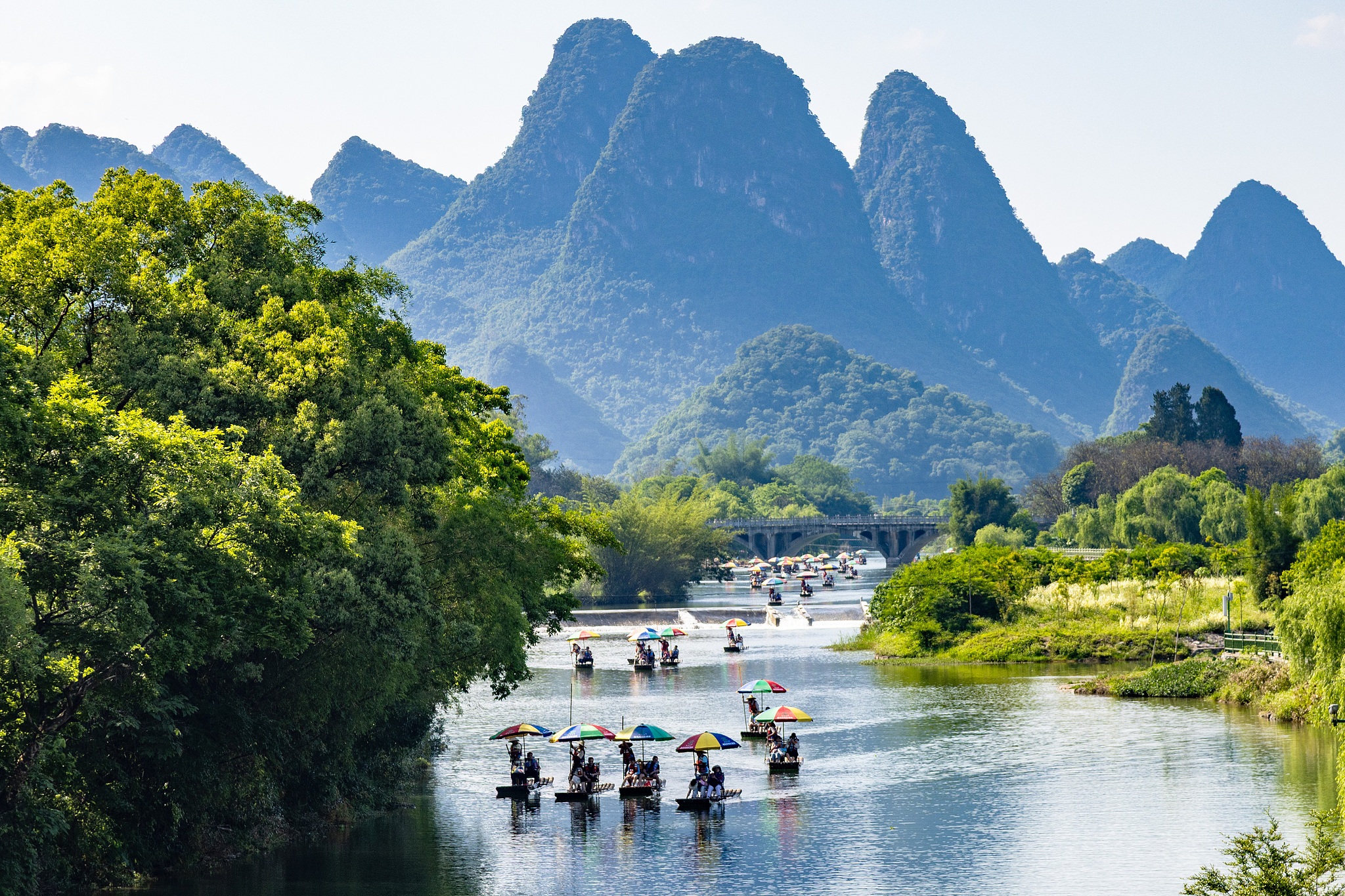 Tourists enjoy bamboo rafting on the Yulong River scenic area in Yangshuo, south China's Guangxi Zhuang Autonomous Region, May 5, 2026. /VCG