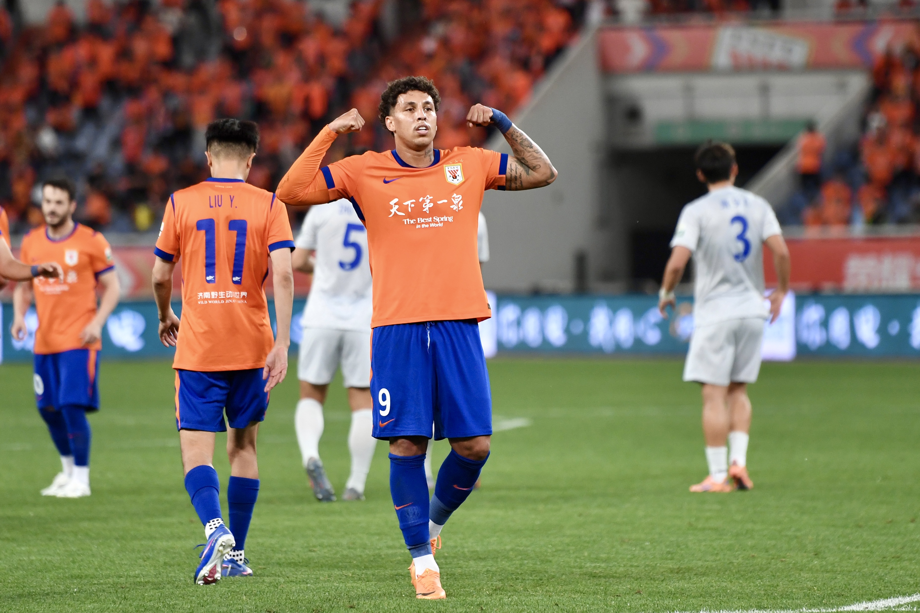 Cryzan (#9) of Shandong Taishan celebrates after scoring a goal in the Chinese Super League match against Shanghai Shenhua in Jinan, east China's Shandong Province, May 5, 2026. /IC Photo