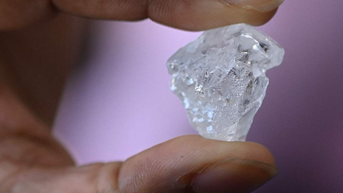 A general view of a rough natural diamond at De Beers in Gaborone, Botswana, May 4, 2026. /VCG